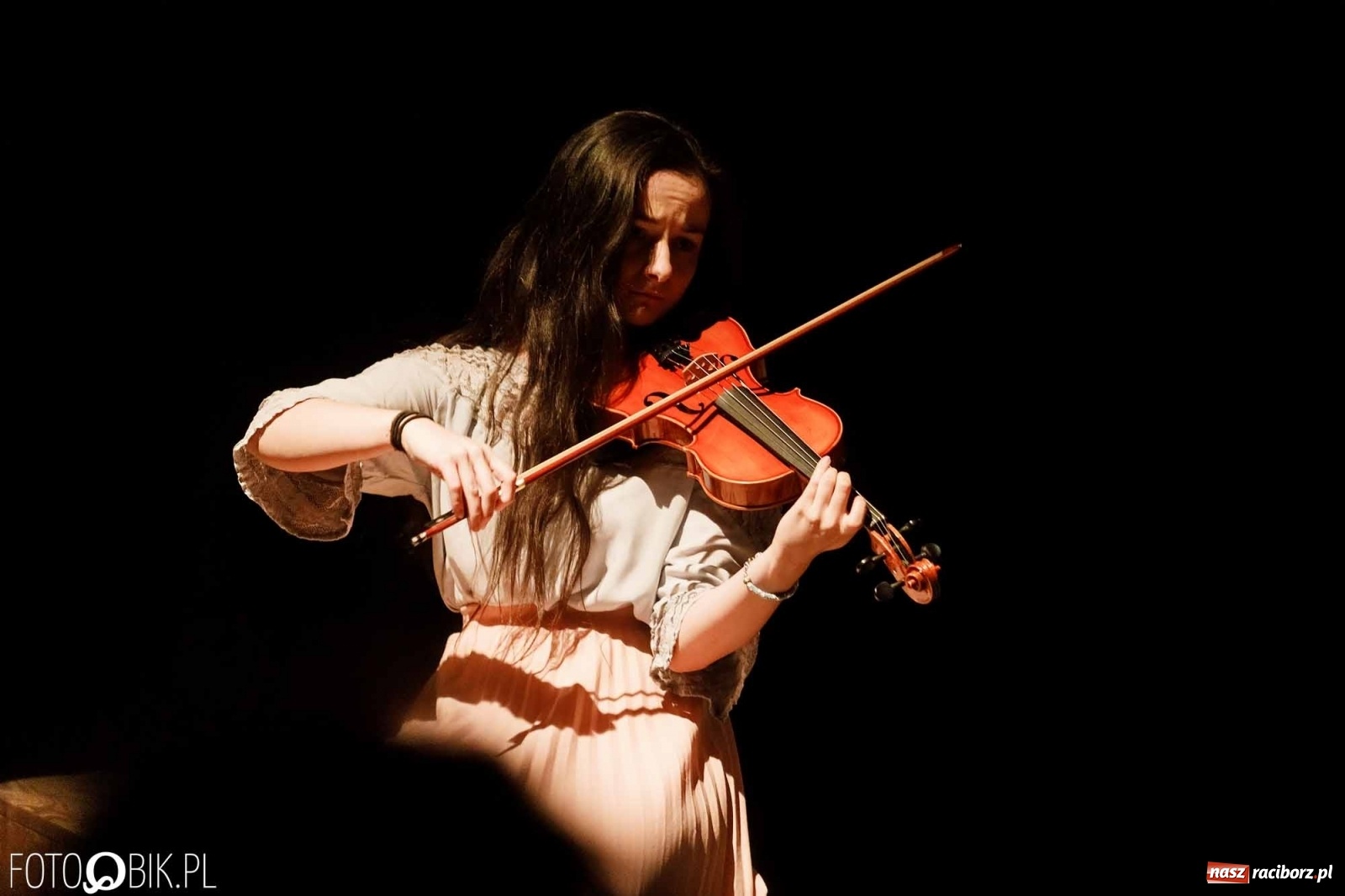 Zdjęcie w galerii na portalu naszraciborz.pl: Ciągnie wiosna. Spektakl w wykonaniu Grupy Melpomena w DK Strzecha wiadomości z regionu