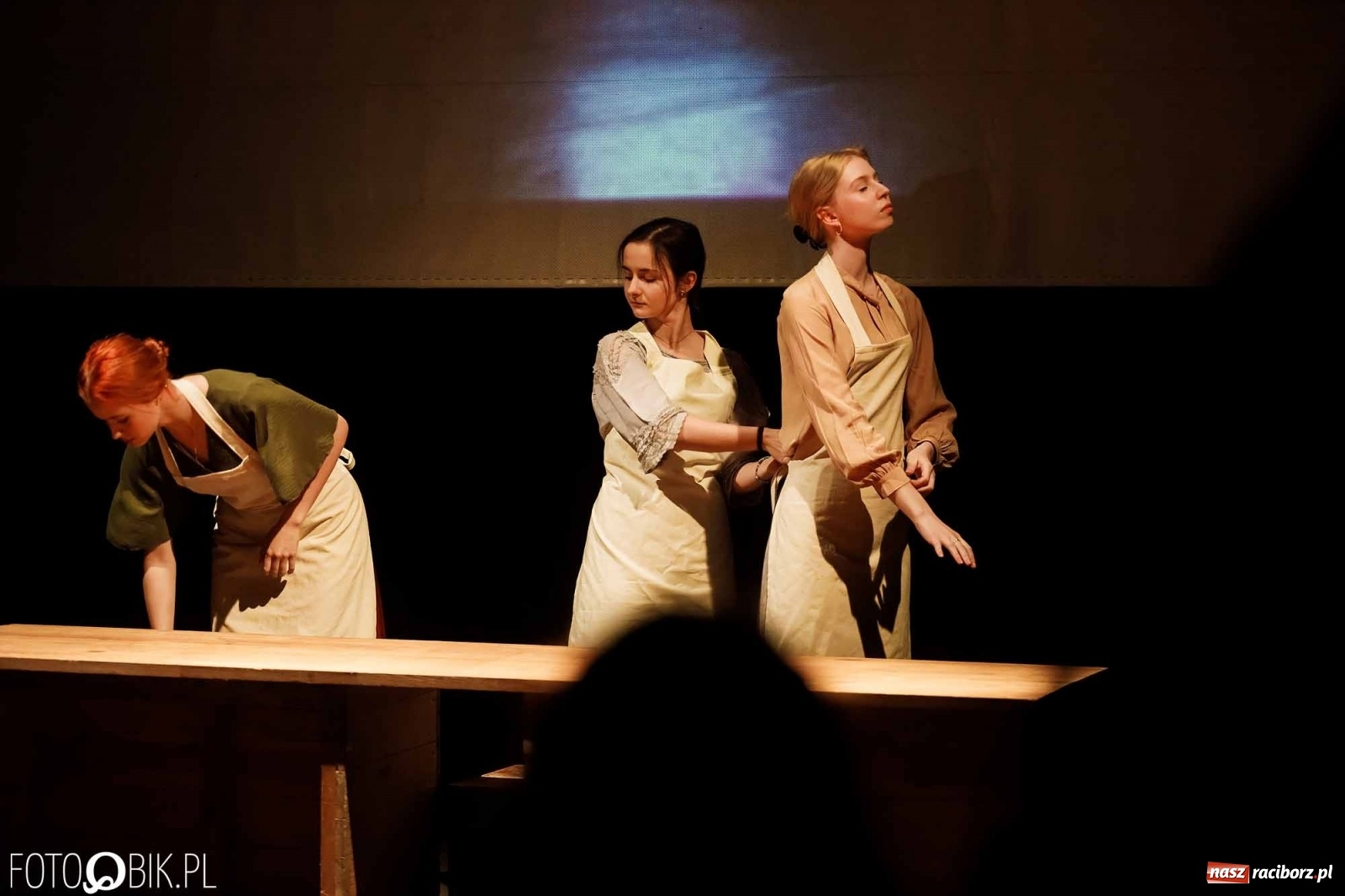 Zdjęcie w galerii na portalu naszraciborz.pl: Ciągnie wiosna. Spektakl w wykonaniu Grupy Melpomena w DK Strzecha wiadomości z regionu