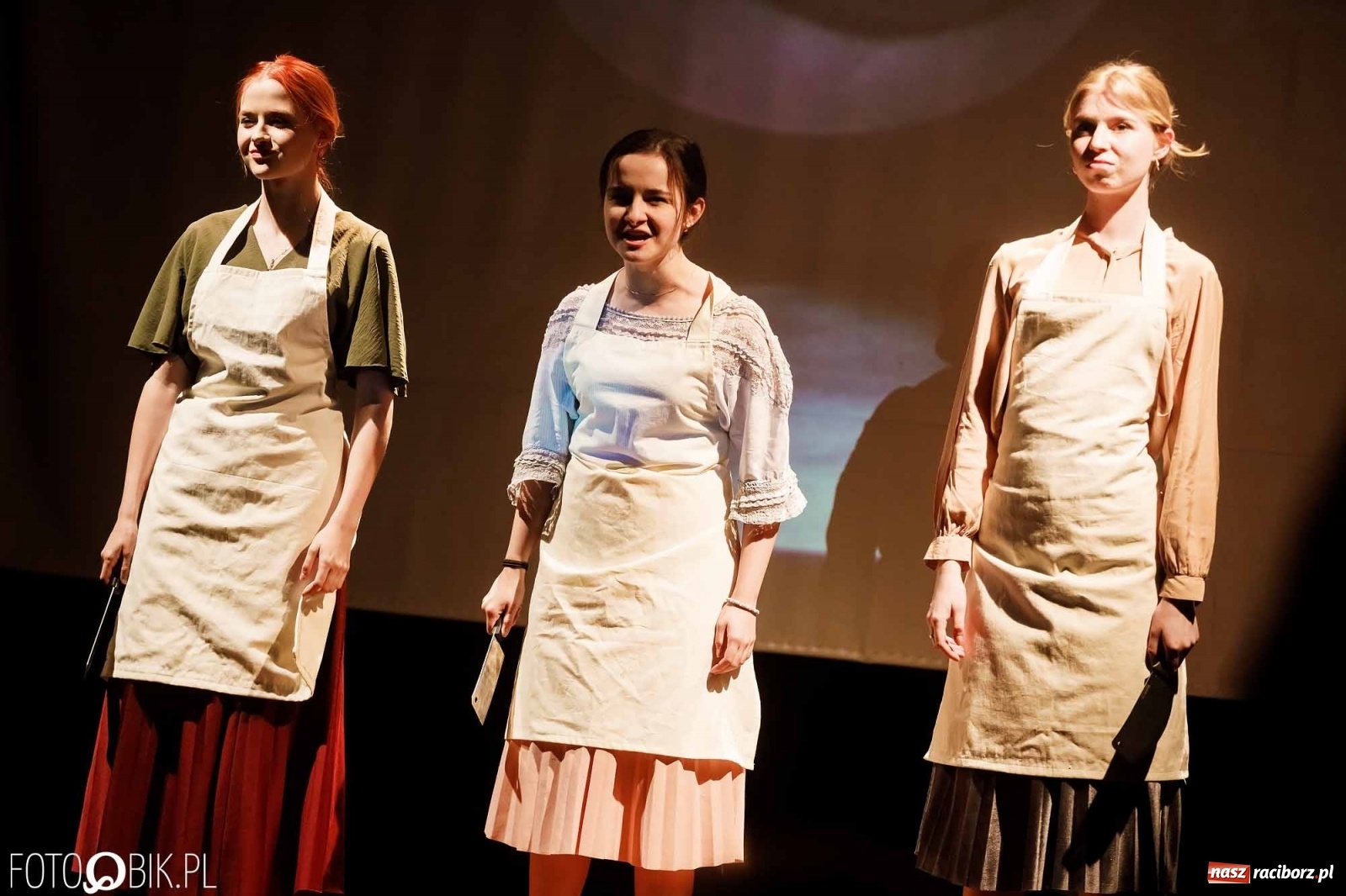 Zdjęcie w galerii na portalu naszraciborz.pl: Ciągnie wiosna. Spektakl w wykonaniu Grupy Melpomena w DK Strzecha wiadomości z regionu