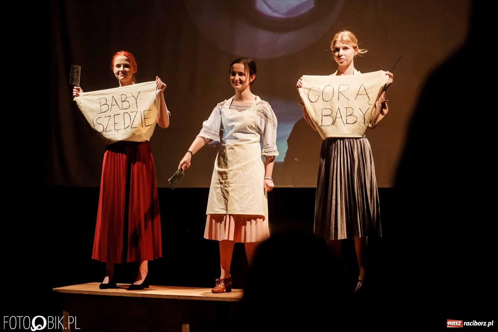 Zdjęcie w galerii na portalu naszraciborz.pl: Ciągnie wiosna. Spektakl w wykonaniu Grupy Melpomena w DK Strzecha wiadomości z regionu