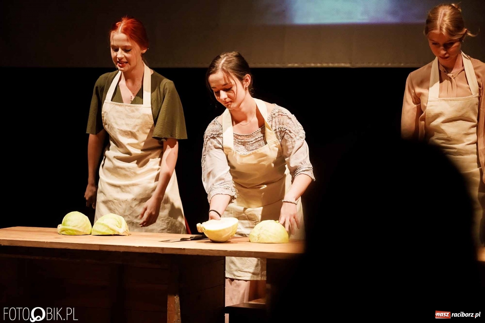 Zdjęcie w galerii na portalu naszraciborz.pl: Ciągnie wiosna. Spektakl w wykonaniu Grupy Melpomena w DK Strzecha wiadomości z regionu