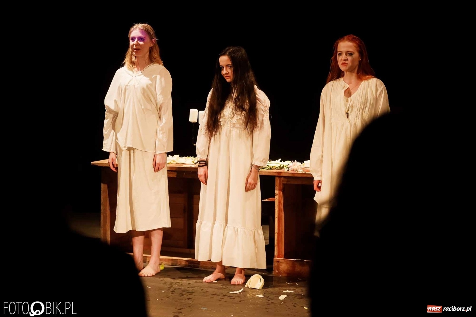 Zdjęcie w galerii na portalu naszraciborz.pl: Ciągnie wiosna. Spektakl w wykonaniu Grupy Melpomena w DK Strzecha wiadomości z regionu