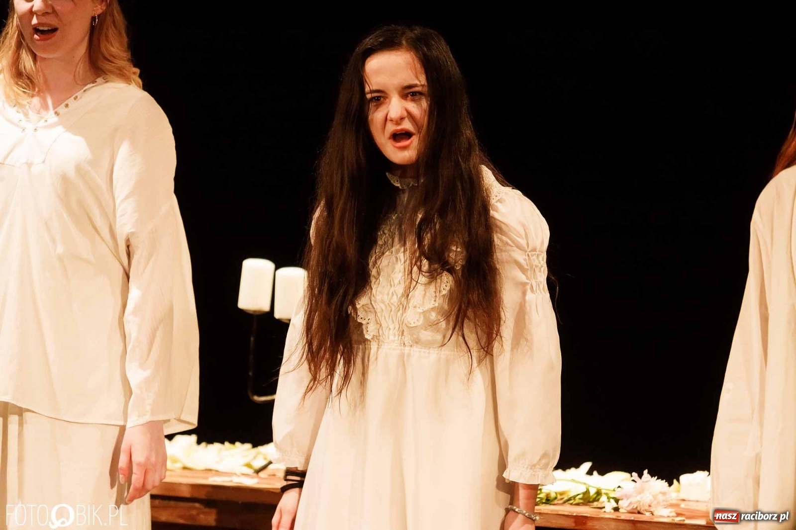 Zdjęcie w galerii na portalu naszraciborz.pl: Ciągnie wiosna. Spektakl w wykonaniu Grupy Melpomena w DK Strzecha wiadomości z regionu