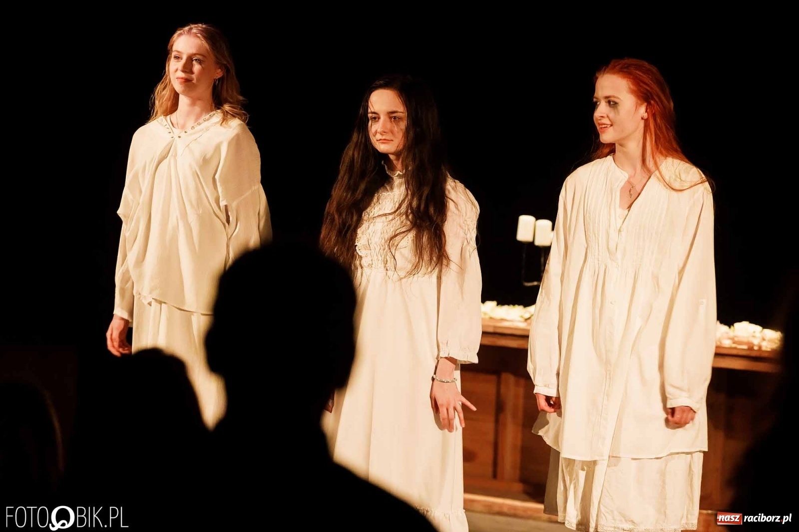 Zdjęcie w galerii na portalu naszraciborz.pl: Ciągnie wiosna. Spektakl w wykonaniu Grupy Melpomena w DK Strzecha wiadomości z regionu