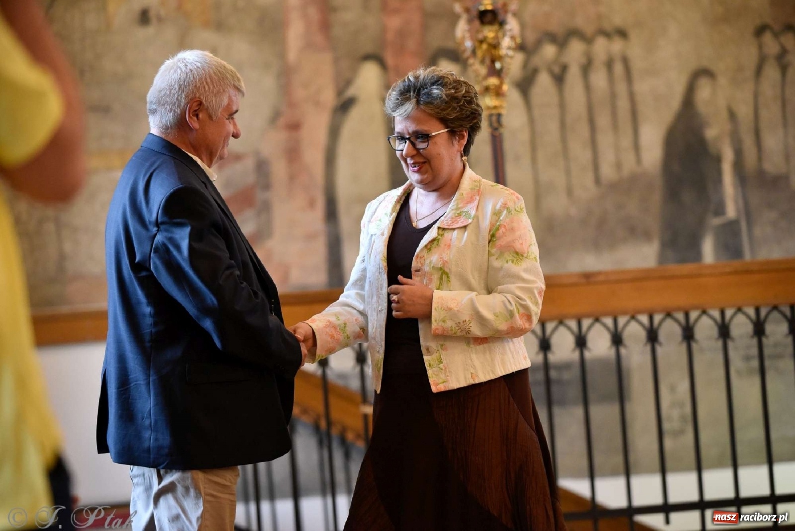 Zdjęcie w galerii na portalu naszraciborz.pl: Perła Kresów. Ryszard Frączek promował w Muzeum swój nowy album wiadomości z regionu