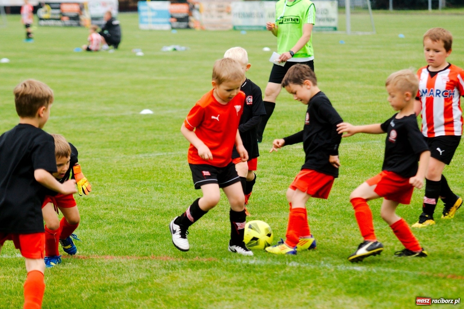Zdjęcie w galerii na portalu naszraciborz.pl: Walka o każdą piłkę. Ruszyła IX edycja Tworków Cup [FOTO] wiadomości z regionu