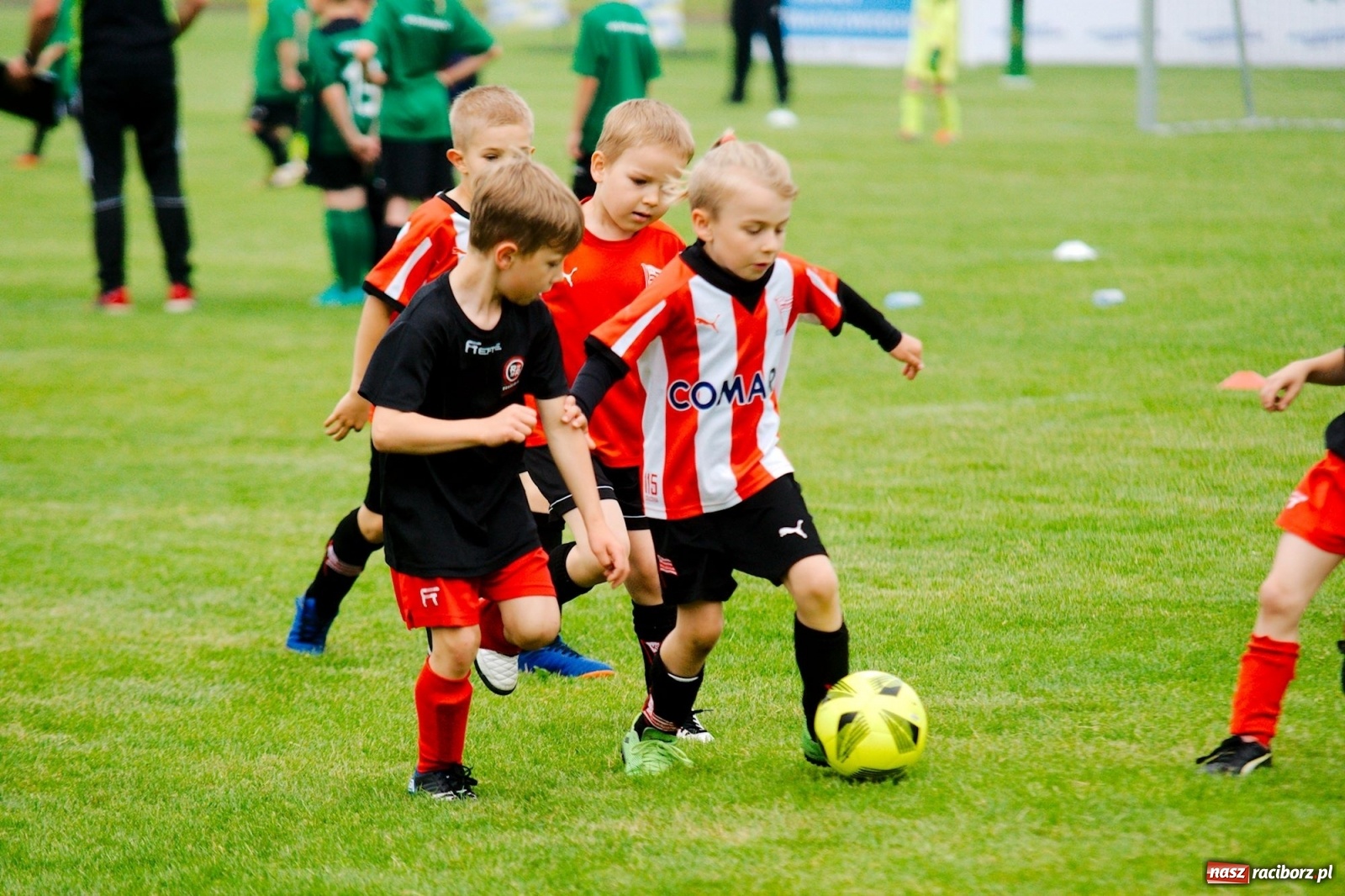 Zdjęcie w galerii na portalu naszraciborz.pl: Walka o każdą piłkę. Ruszyła IX edycja Tworków Cup [FOTO] wiadomości z regionu