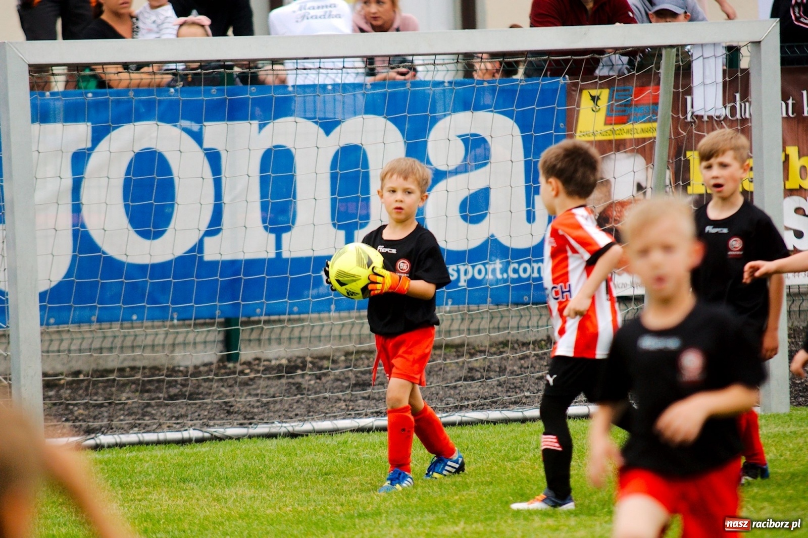 Zdjęcie w galerii na portalu naszraciborz.pl: Walka o każdą piłkę. Ruszyła IX edycja Tworków Cup [FOTO] wiadomości z regionu
