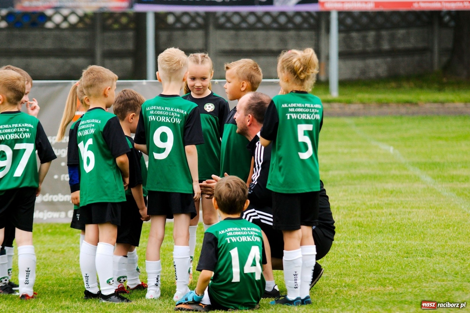 Zdjęcie w galerii na portalu naszraciborz.pl: Walka o każdą piłkę. Ruszyła IX edycja Tworków Cup [FOTO] wiadomości z regionu