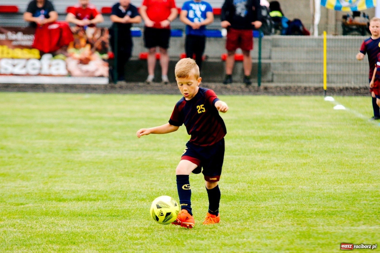 Zdjęcie w galerii na portalu naszraciborz.pl: Walka o każdą piłkę. Ruszyła IX edycja Tworków Cup [FOTO] wiadomości z regionu