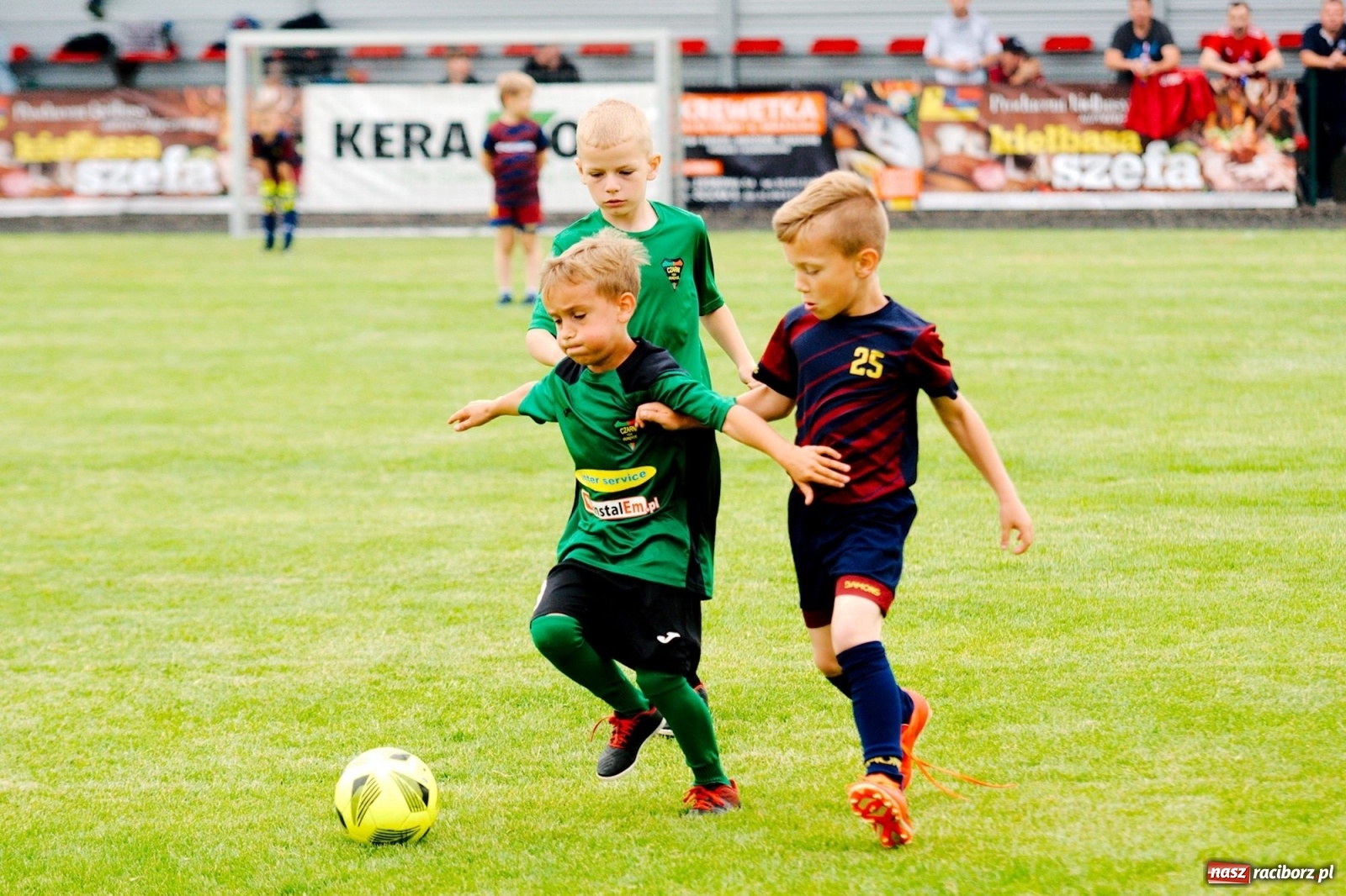 Zdjęcie w galerii na portalu naszraciborz.pl: Walka o każdą piłkę. Ruszyła IX edycja Tworków Cup [FOTO] wiadomości z regionu