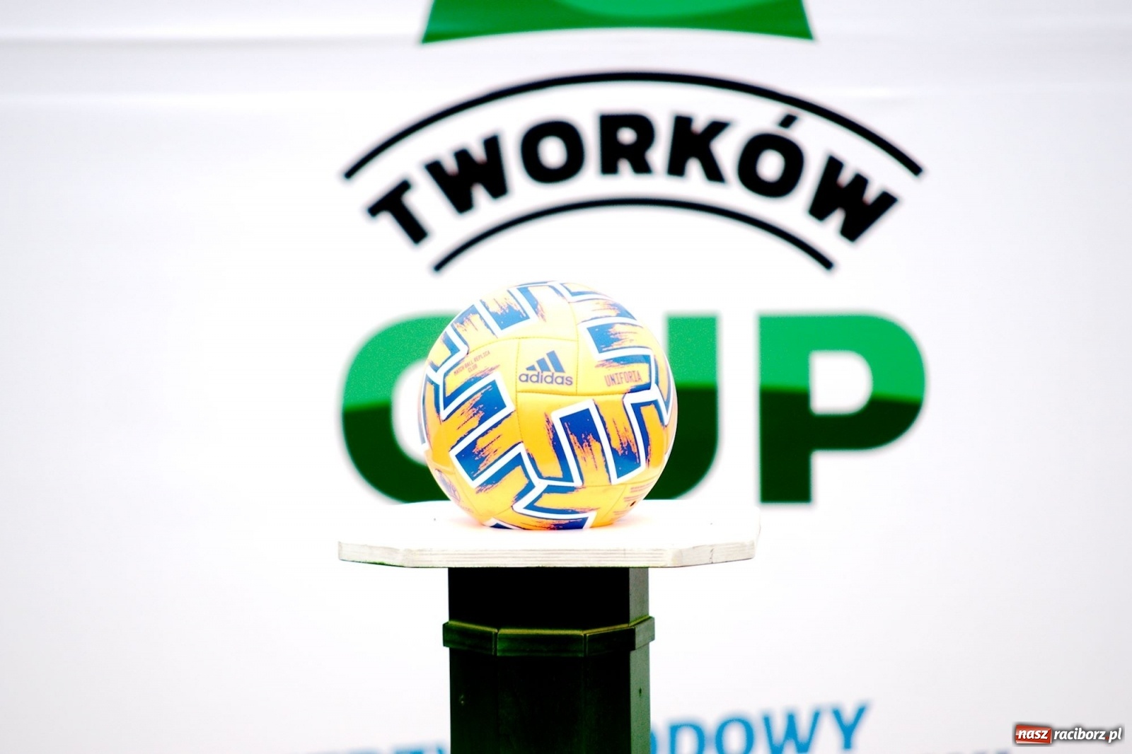 Zdjęcie w galerii na portalu naszraciborz.pl: Walka o każdą piłkę. Ruszyła IX edycja Tworków Cup [FOTO] wiadomości z regionu