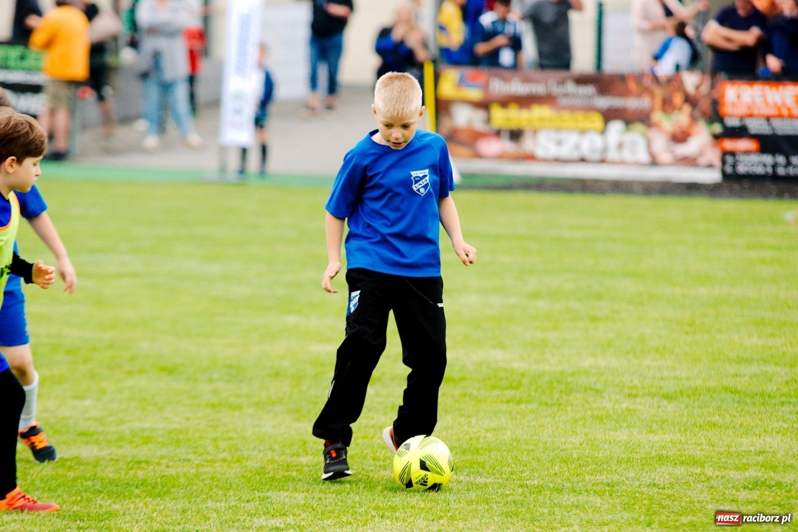 Zdjęcie w galerii na portalu naszraciborz.pl: Walka o każdą piłkę. Ruszyła IX edycja Tworków Cup [FOTO] wiadomości z regionu
