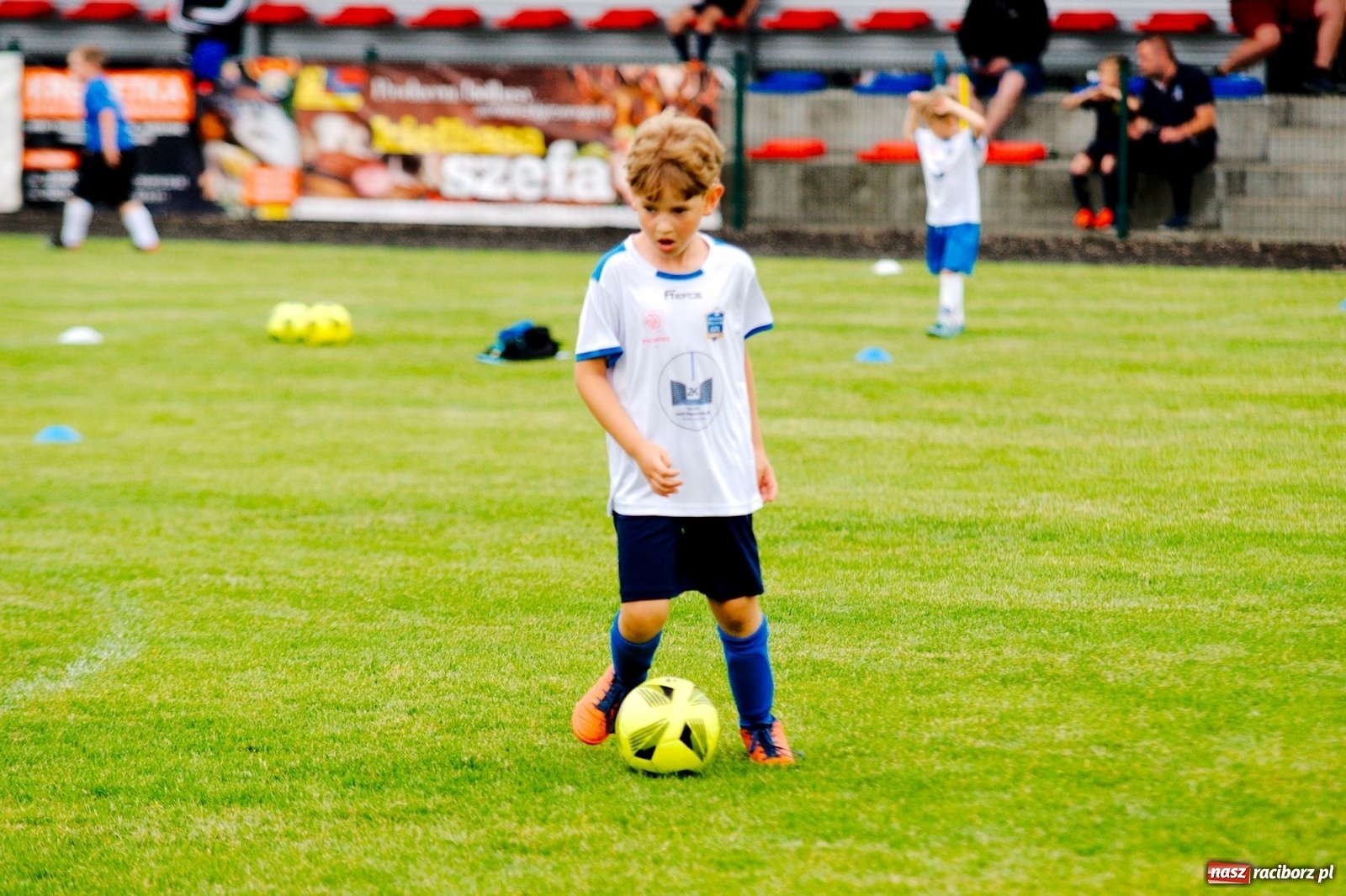 Zdjęcie w galerii na portalu naszraciborz.pl: Walka o każdą piłkę. Ruszyła IX edycja Tworków Cup [FOTO] wiadomości z regionu