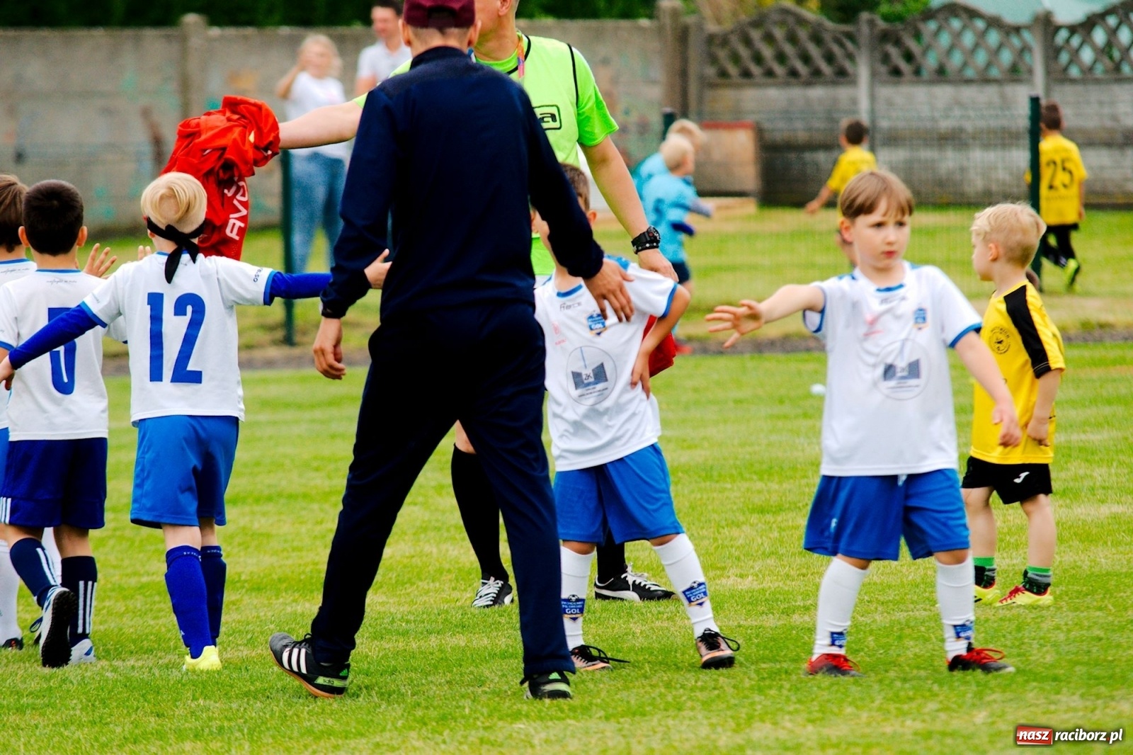 Zdjęcie w galerii na portalu naszraciborz.pl: Walka o każdą piłkę. Ruszyła IX edycja Tworków Cup [FOTO] wiadomości z regionu