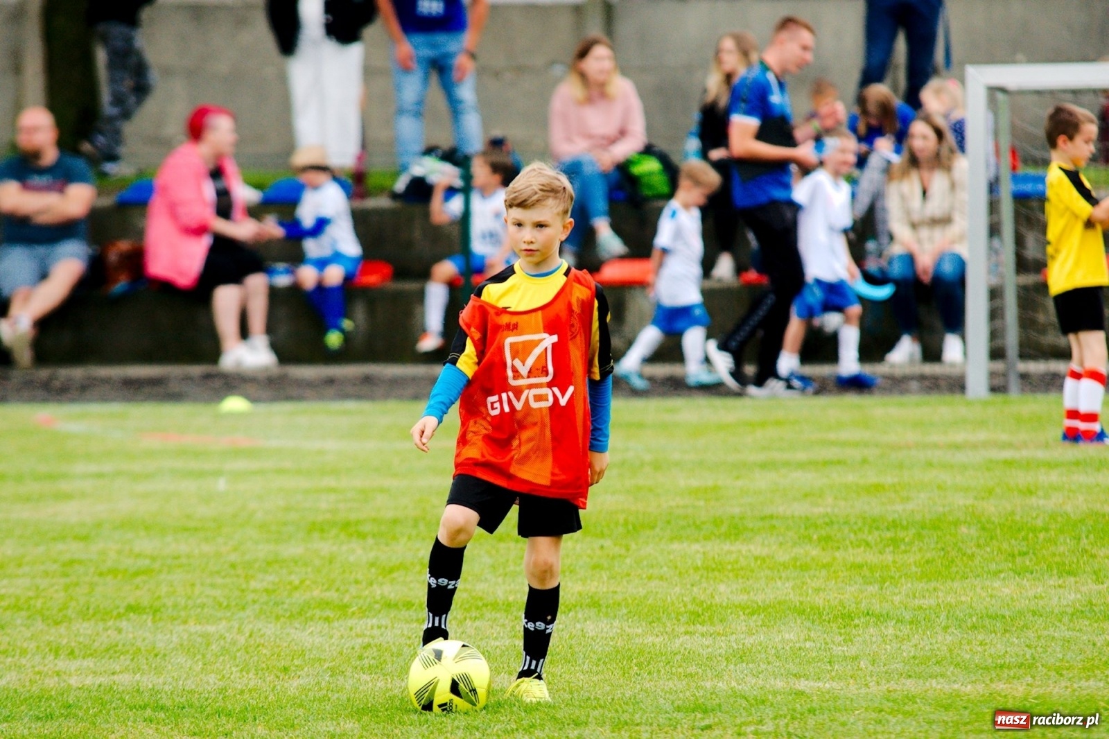 Zdjęcie w galerii na portalu naszraciborz.pl: Walka o każdą piłkę. Ruszyła IX edycja Tworków Cup [FOTO] wiadomości z regionu