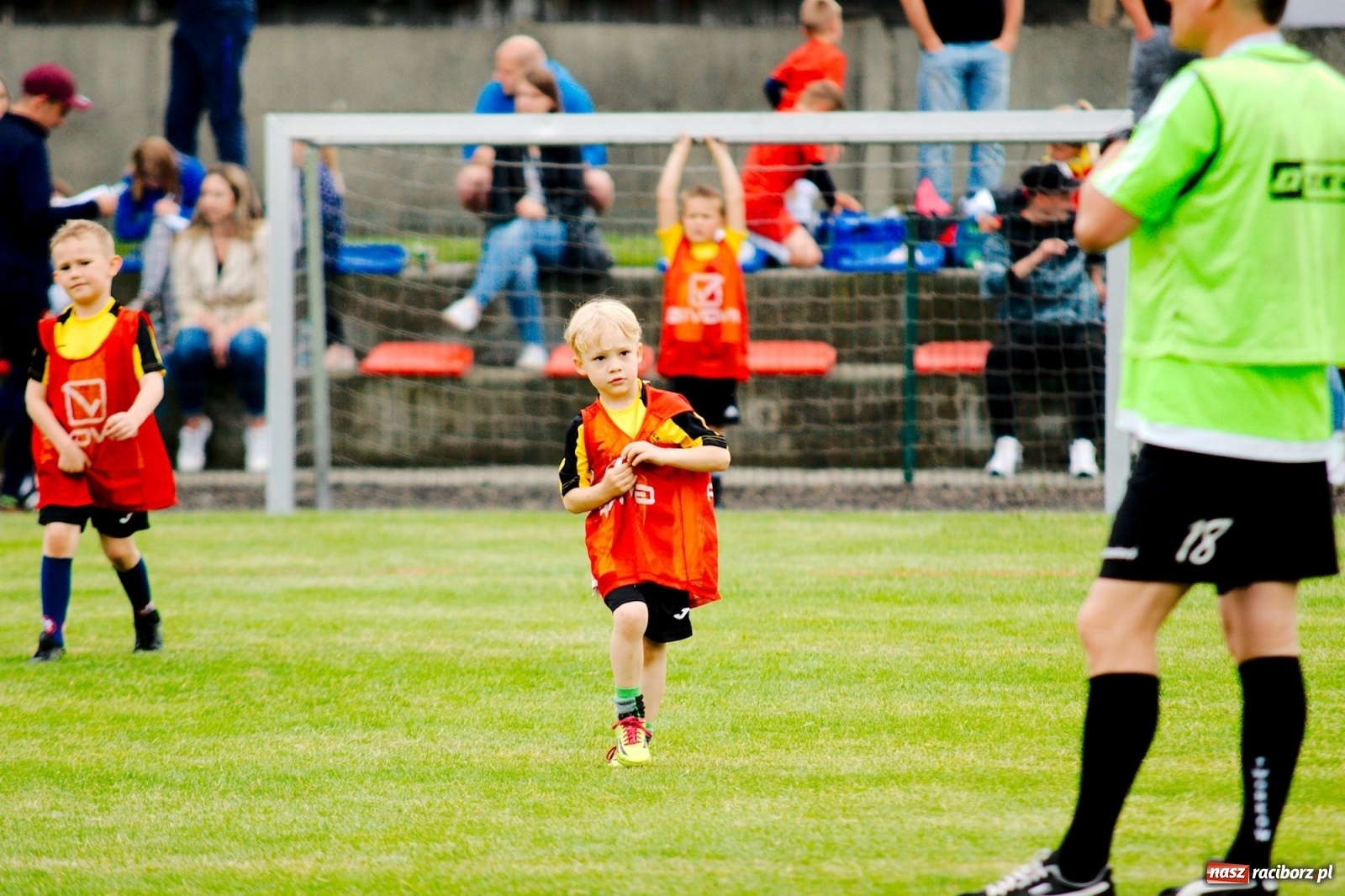 Zdjęcie w galerii na portalu naszraciborz.pl: Walka o każdą piłkę. Ruszyła IX edycja Tworków Cup [FOTO] wiadomości z regionu