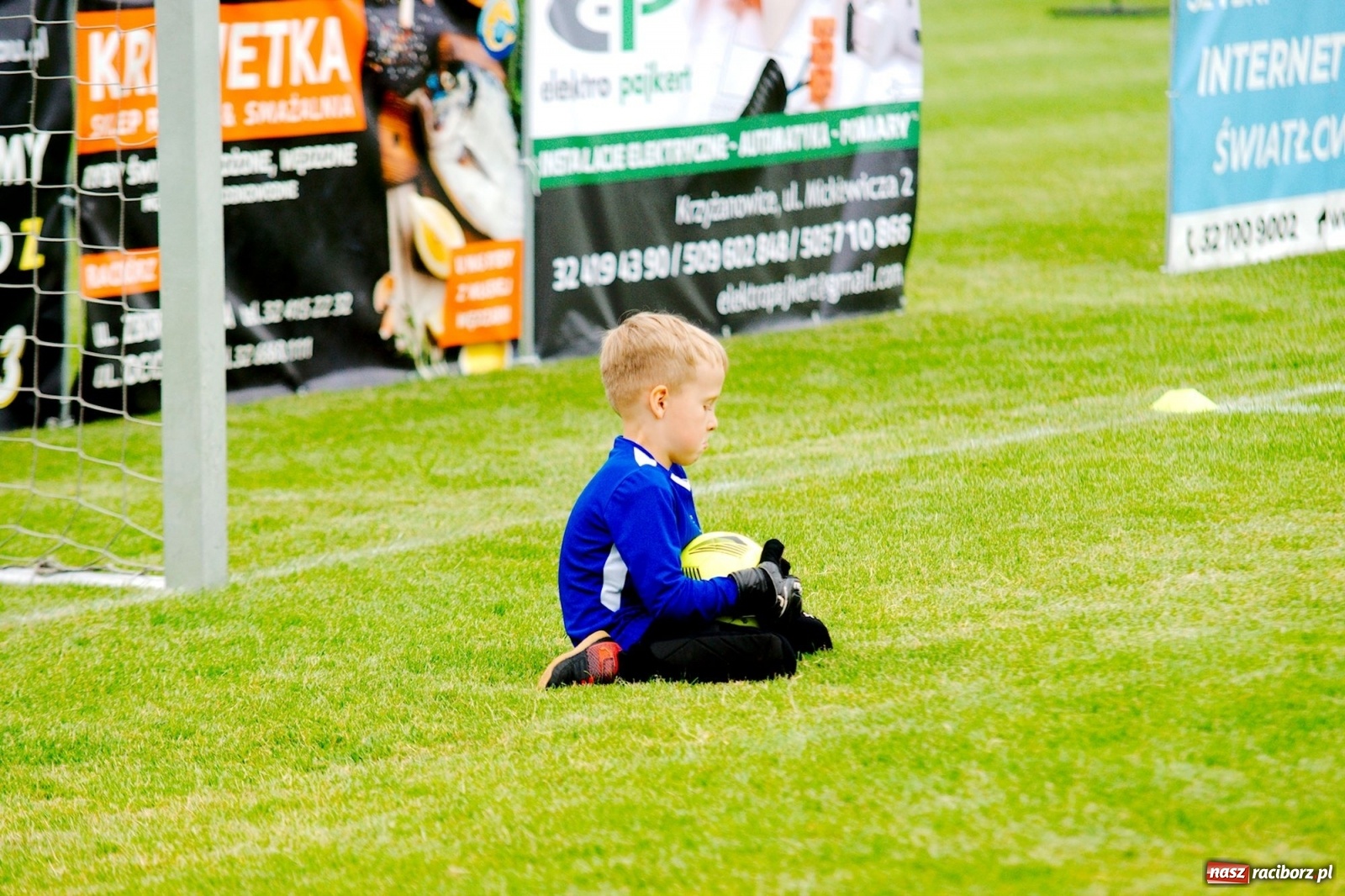 Zdjęcie w galerii na portalu naszraciborz.pl: Walka o każdą piłkę. Ruszyła IX edycja Tworków Cup [FOTO] wiadomości z regionu