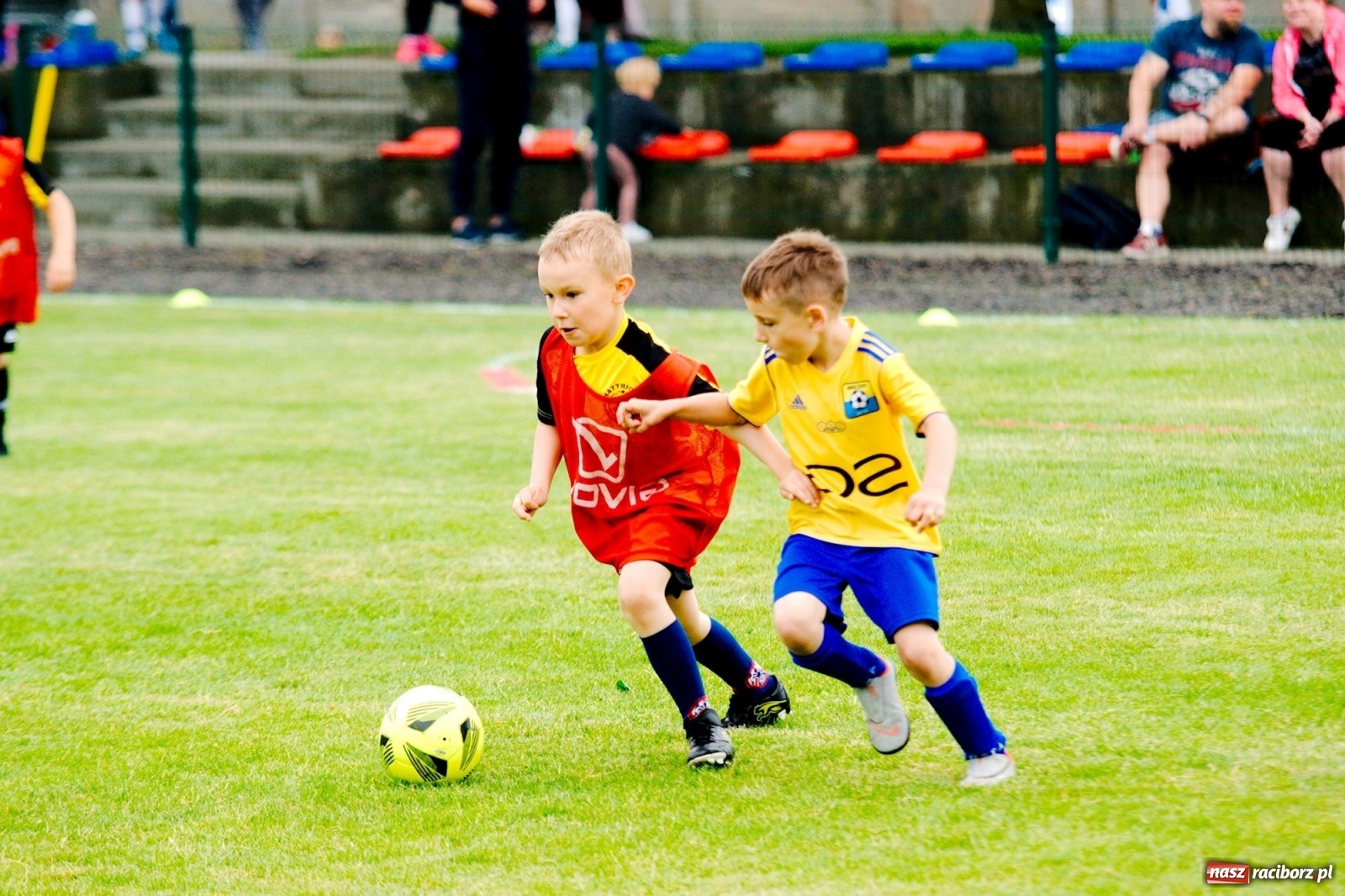 Zdjęcie w galerii na portalu naszraciborz.pl: Walka o każdą piłkę. Ruszyła IX edycja Tworków Cup [FOTO] wiadomości z regionu
