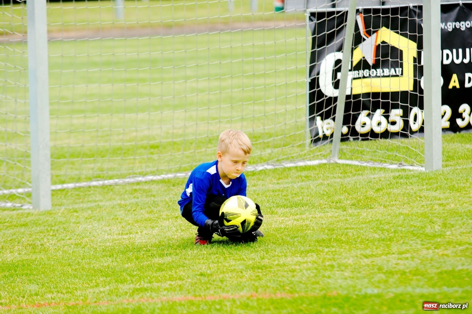 Zdjęcie w galerii na portalu naszraciborz.pl: Walka o każdą piłkę. Ruszyła IX edycja Tworków Cup [FOTO] wiadomości z regionu