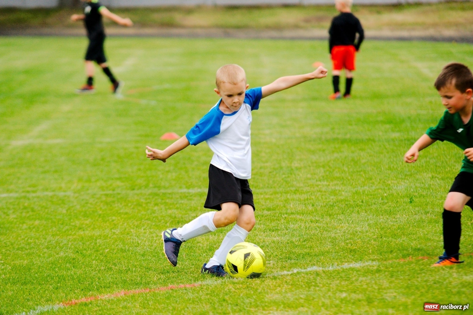Zdjęcie w galerii na portalu naszraciborz.pl: Walka o każdą piłkę. Ruszyła IX edycja Tworków Cup [FOTO] wiadomości z regionu