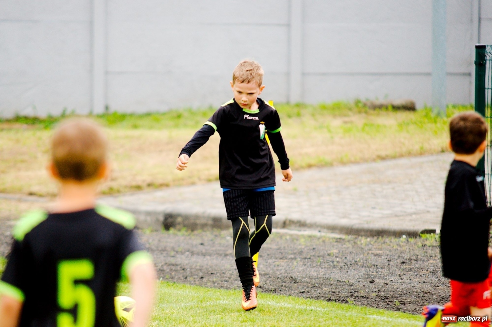 Zdjęcie w galerii na portalu naszraciborz.pl: Walka o każdą piłkę. Ruszyła IX edycja Tworków Cup [FOTO] wiadomości z regionu