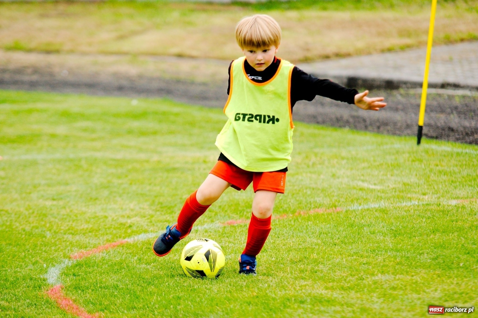 Zdjęcie w galerii na portalu naszraciborz.pl: Walka o każdą piłkę. Ruszyła IX edycja Tworków Cup [FOTO] wiadomości z regionu