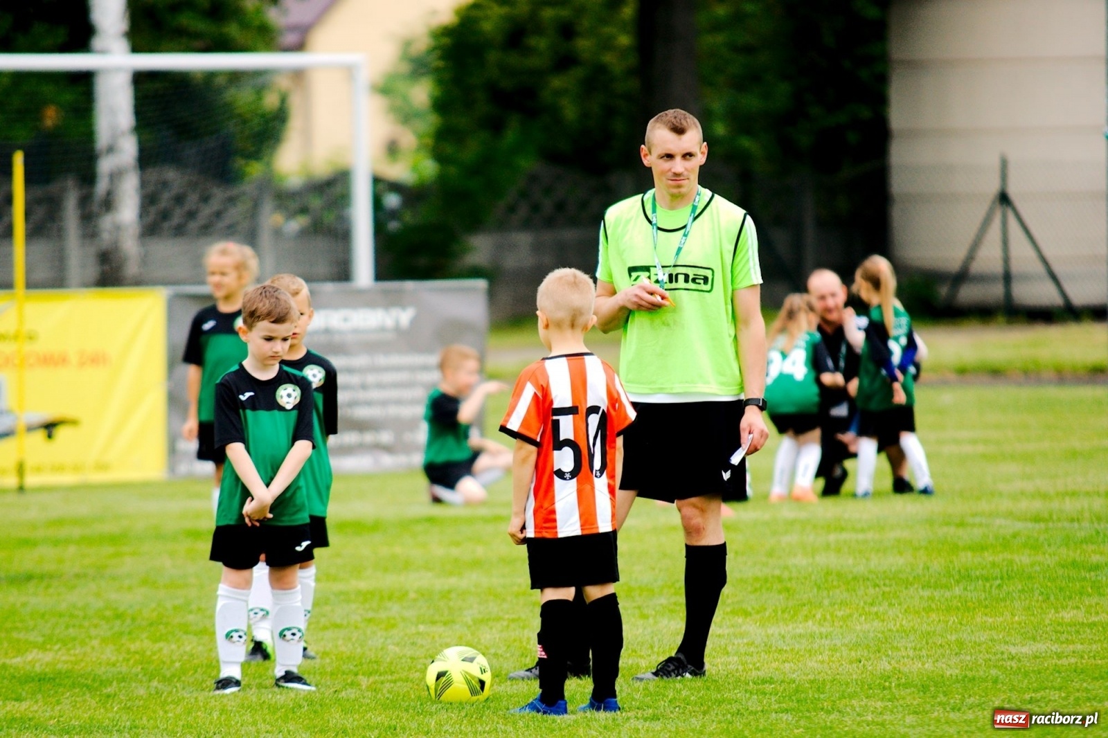 Zdjęcie w galerii na portalu naszraciborz.pl: Walka o każdą piłkę. Ruszyła IX edycja Tworków Cup [FOTO] wiadomości z regionu