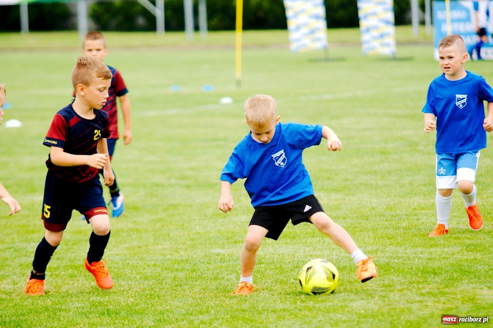 Zdjęcie w galerii na portalu naszraciborz.pl: Walka o każdą piłkę. Ruszyła IX edycja Tworków Cup [FOTO] wiadomości z regionu