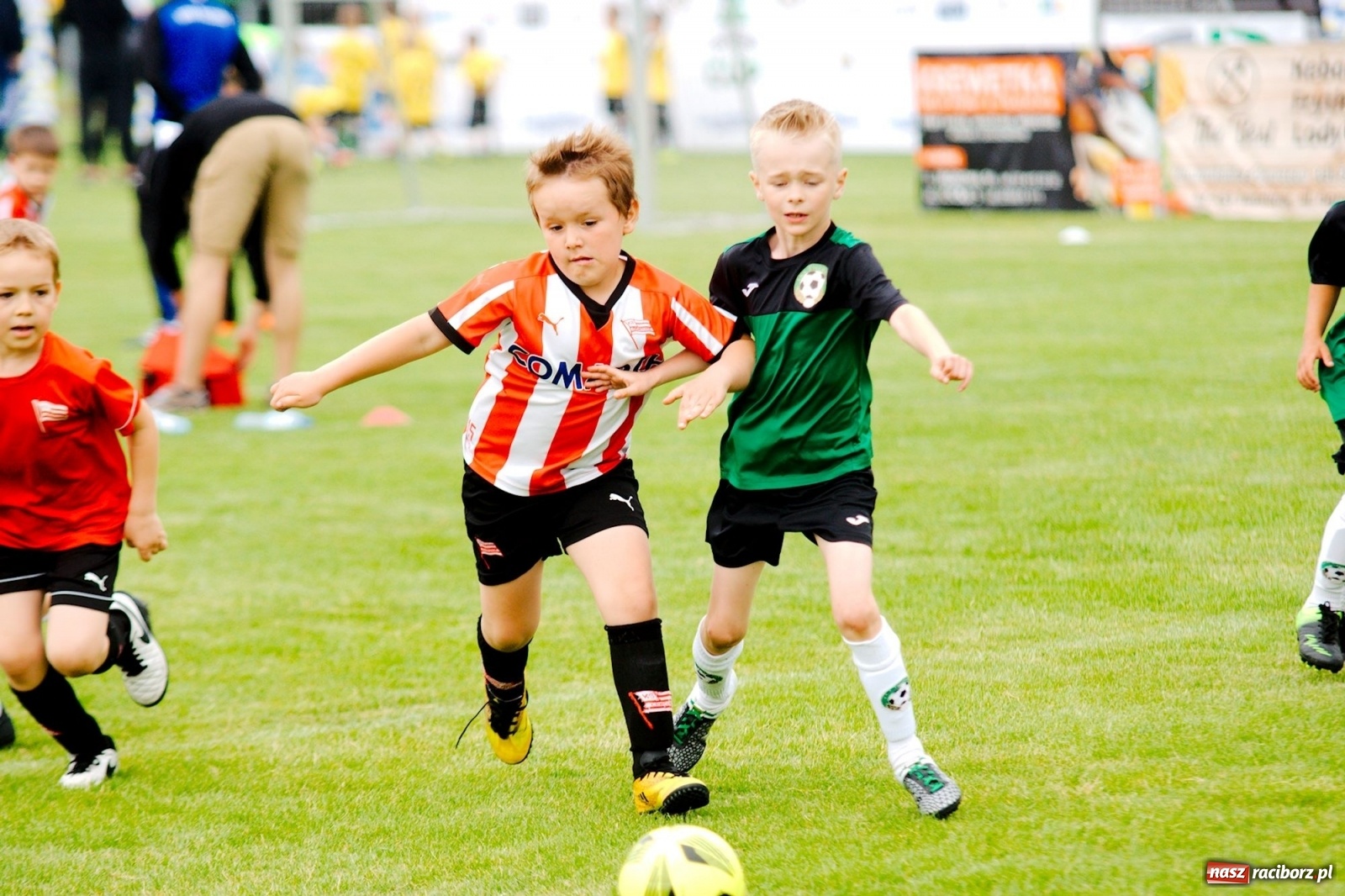Zdjęcie w galerii na portalu naszraciborz.pl: Walka o każdą piłkę. Ruszyła IX edycja Tworków Cup [FOTO] wiadomości z regionu