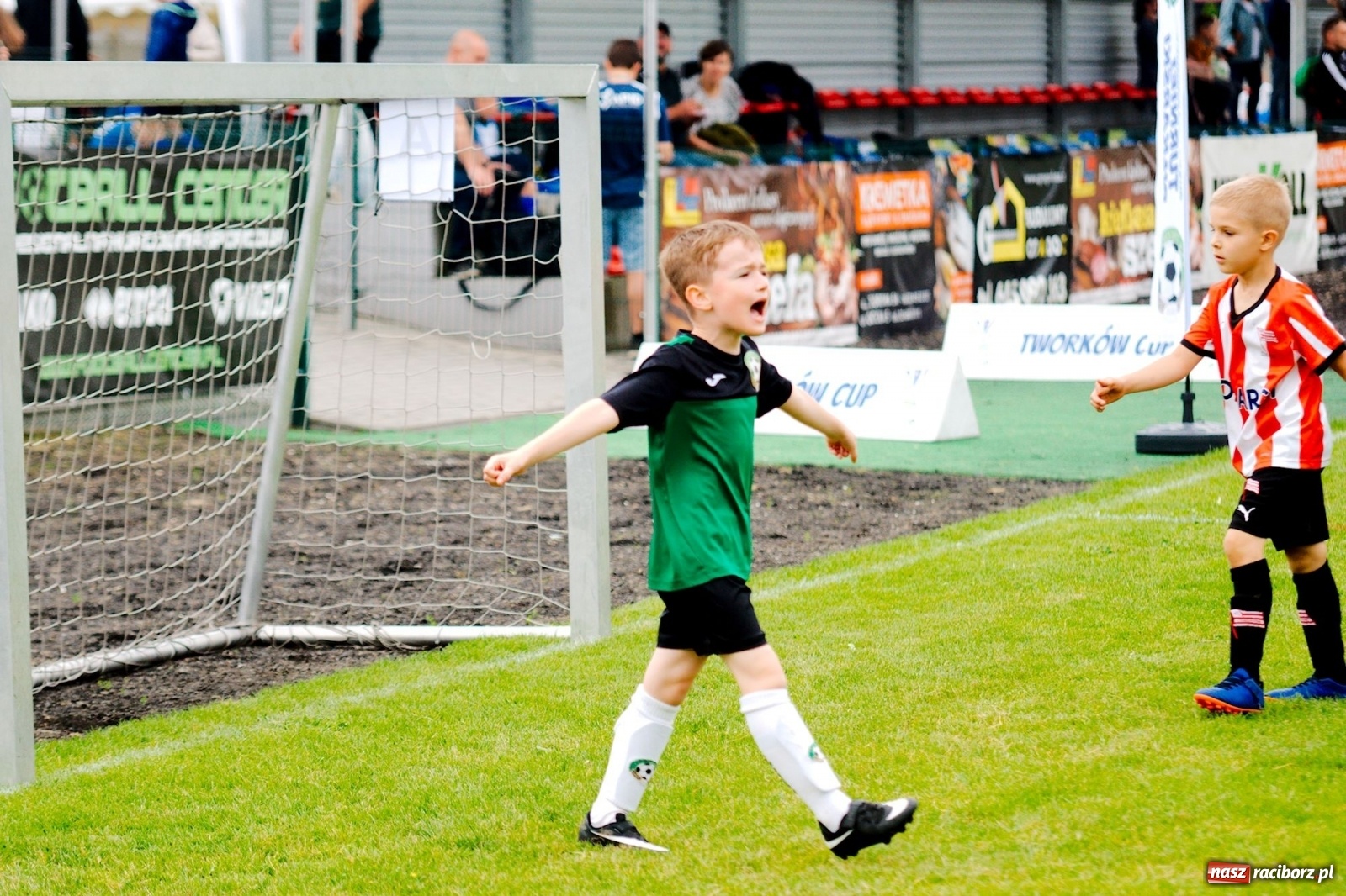 Zdjęcie w galerii na portalu naszraciborz.pl: Walka o każdą piłkę. Ruszyła IX edycja Tworków Cup [FOTO] wiadomości z regionu