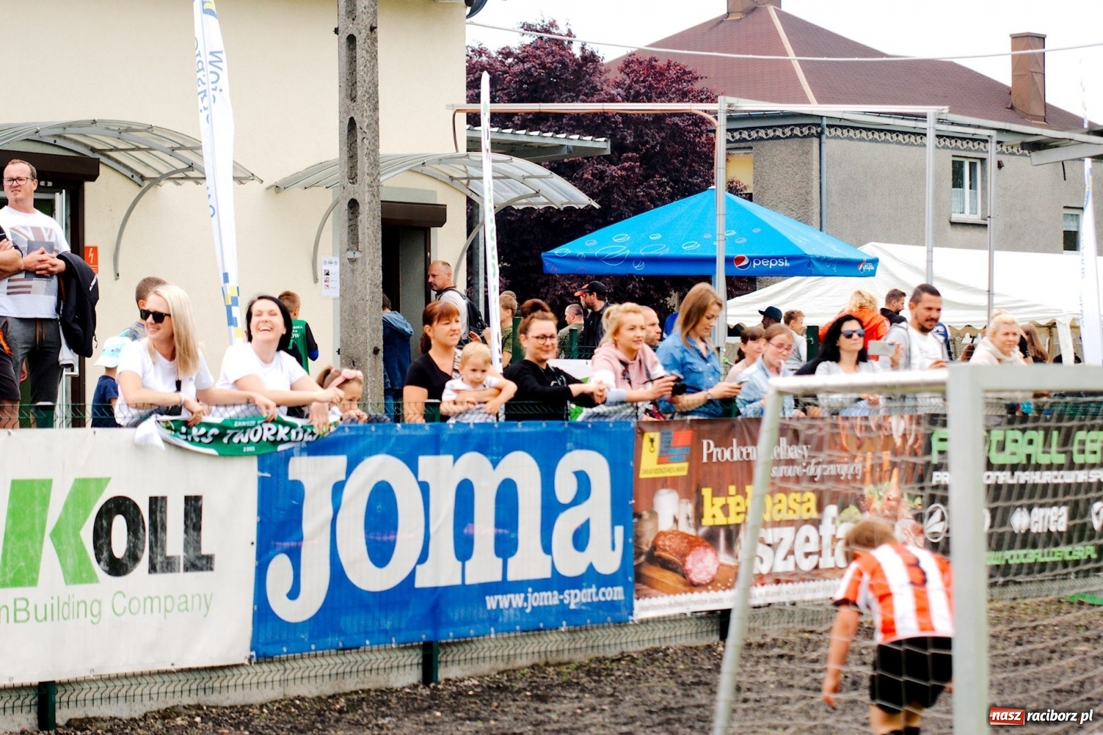 Zdjęcie w galerii na portalu naszraciborz.pl: Walka o każdą piłkę. Ruszyła IX edycja Tworków Cup [FOTO] wiadomości z regionu