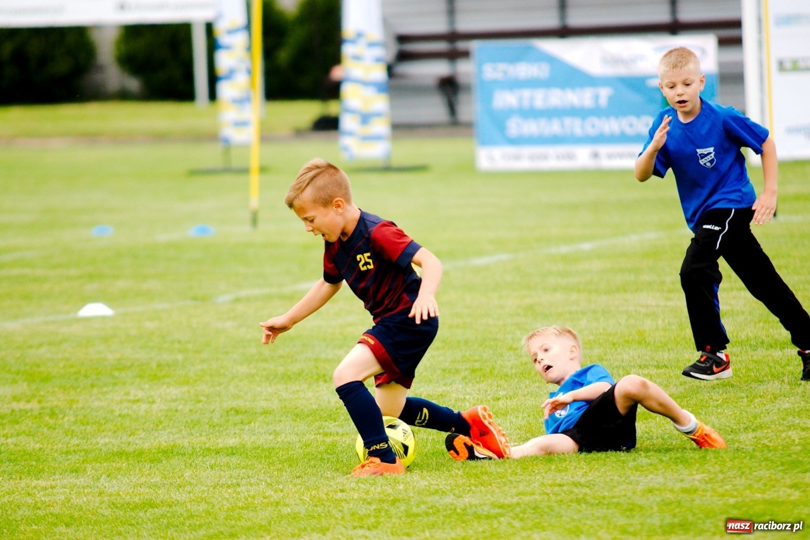 Zdjęcie w galerii na portalu naszraciborz.pl: Walka o każdą piłkę. Ruszyła IX edycja Tworków Cup [FOTO] wiadomości z regionu
