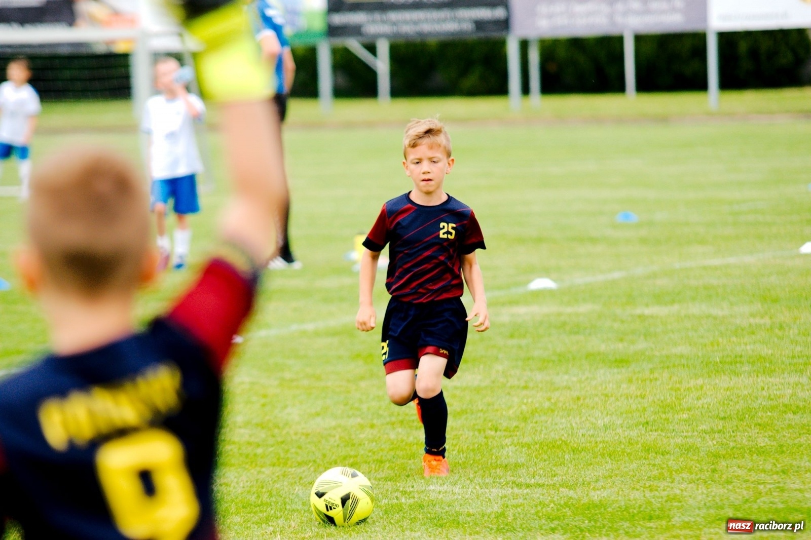 Zdjęcie w galerii na portalu naszraciborz.pl: Walka o każdą piłkę. Ruszyła IX edycja Tworków Cup [FOTO] wiadomości z regionu