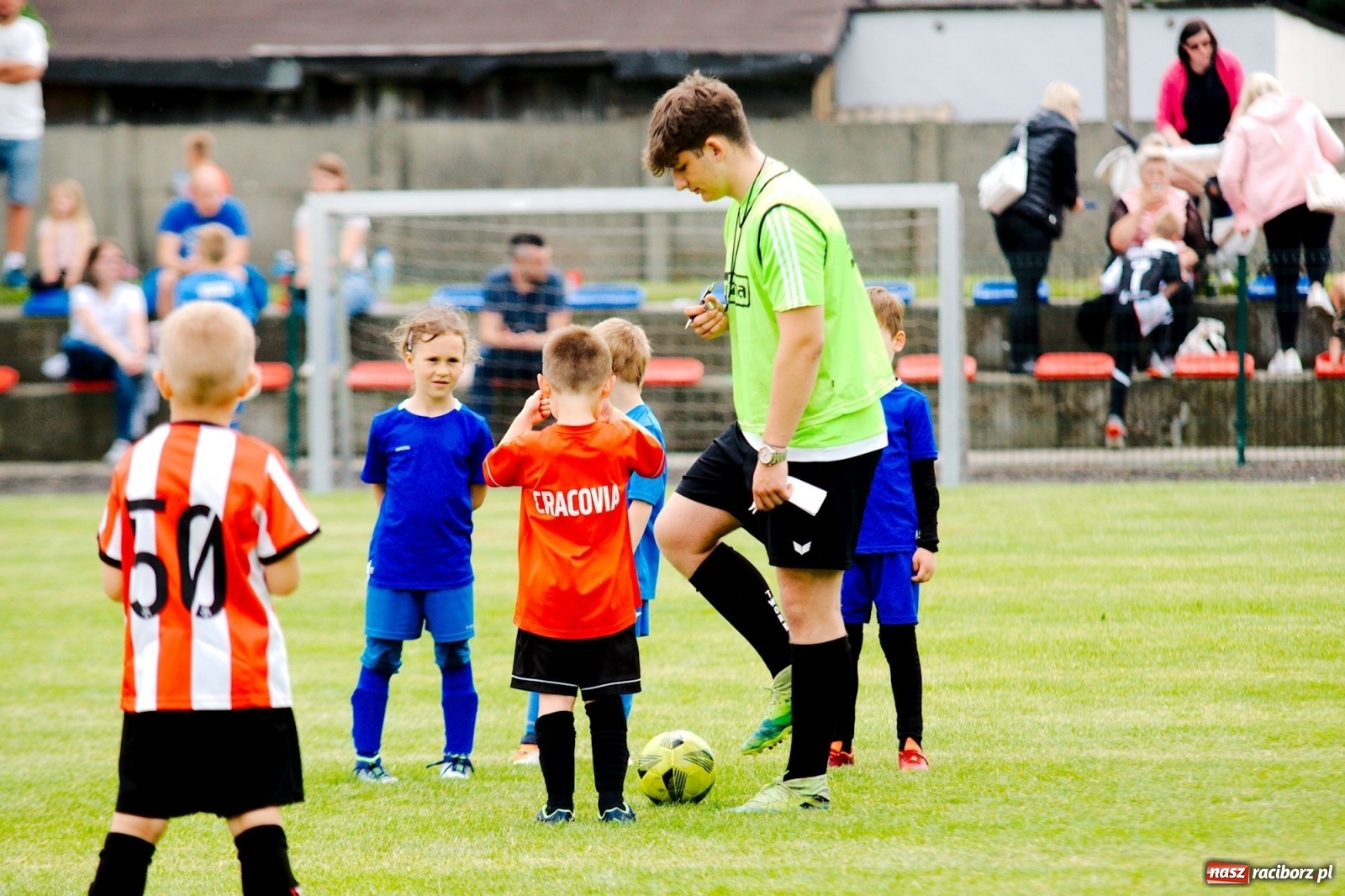 Zdjęcie w galerii na portalu naszraciborz.pl: Walka o każdą piłkę. Ruszyła IX edycja Tworków Cup [FOTO] wiadomości z regionu