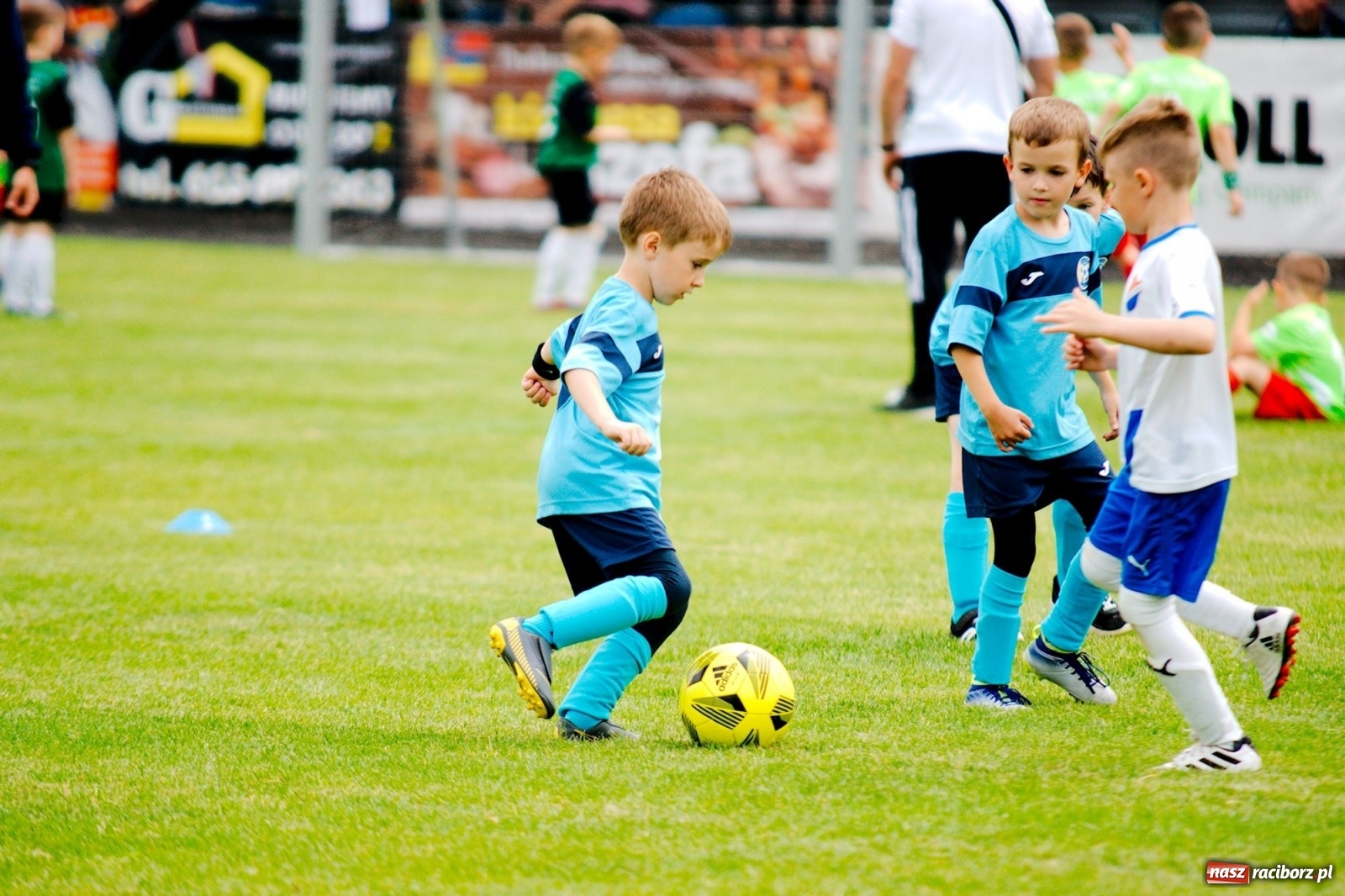 Zdjęcie w galerii na portalu naszraciborz.pl: Walka o każdą piłkę. Ruszyła IX edycja Tworków Cup [FOTO] wiadomości z regionu