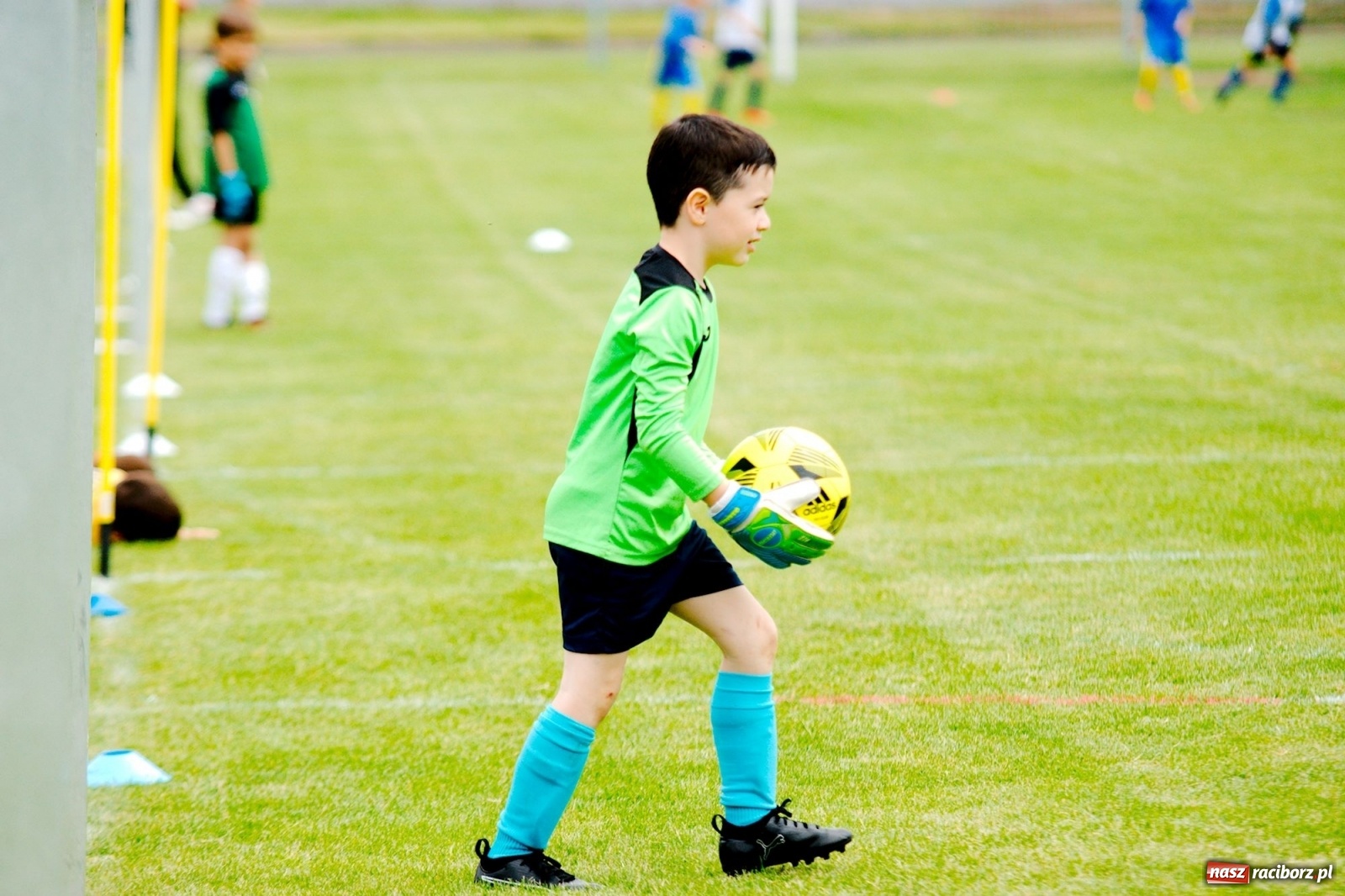 Zdjęcie w galerii na portalu naszraciborz.pl: Walka o każdą piłkę. Ruszyła IX edycja Tworków Cup [FOTO] wiadomości z regionu