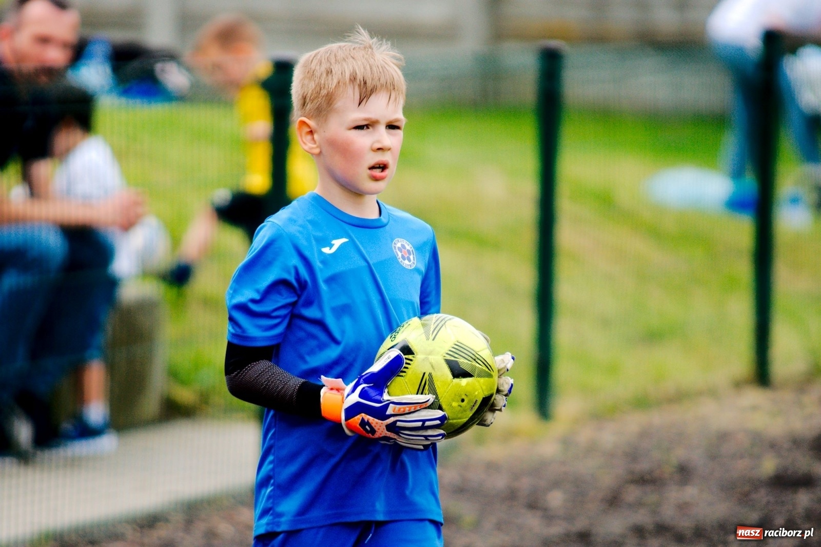 Zdjęcie w galerii na portalu naszraciborz.pl: Walka o każdą piłkę. Ruszyła IX edycja Tworków Cup [FOTO] wiadomości z regionu