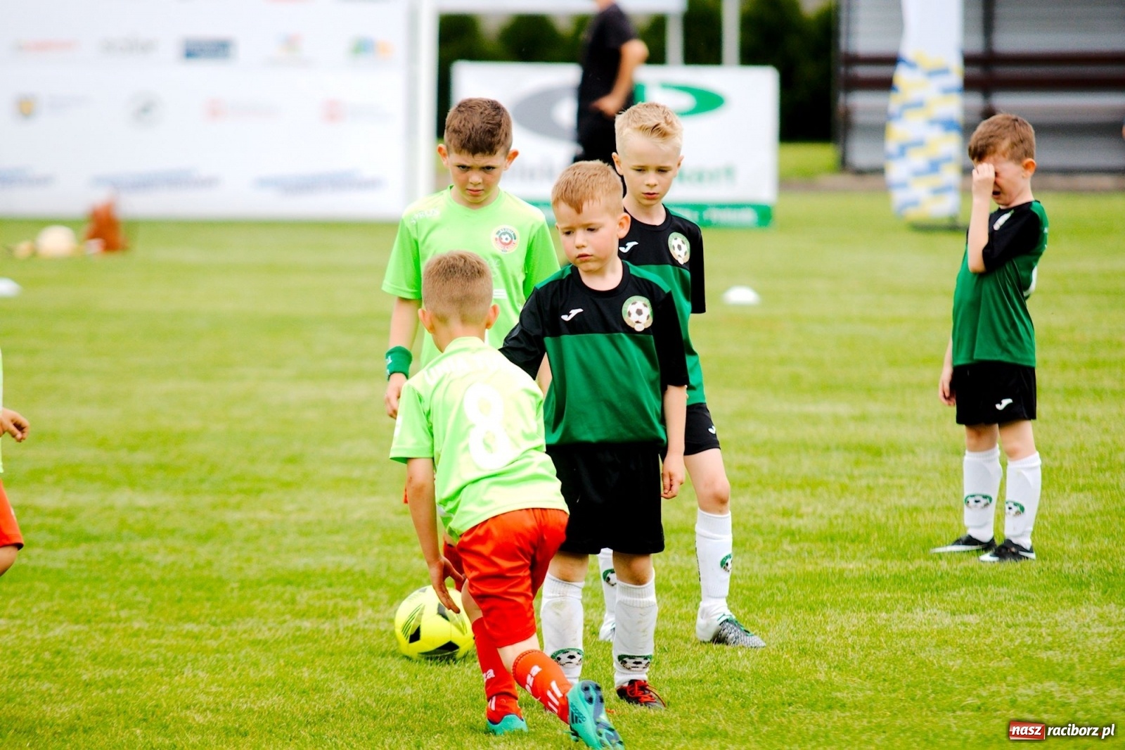 Zdjęcie w galerii na portalu naszraciborz.pl: Walka o każdą piłkę. Ruszyła IX edycja Tworków Cup [FOTO] wiadomości z regionu