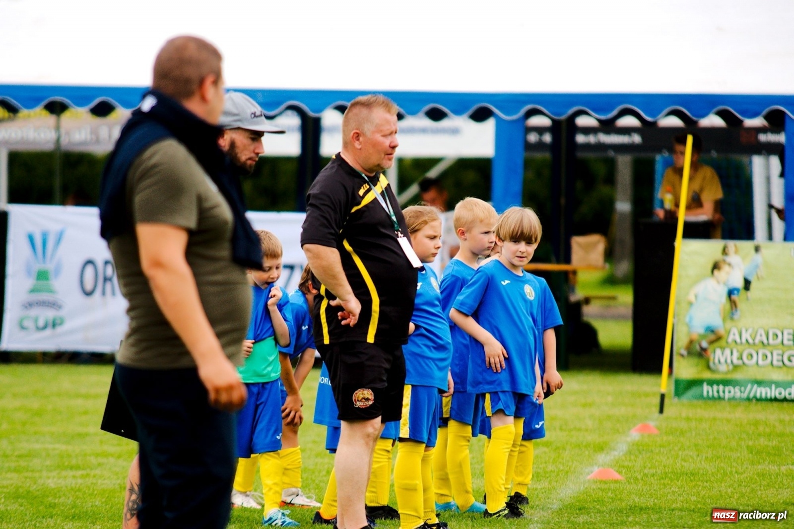 Zdjęcie w galerii na portalu naszraciborz.pl: Walka o każdą piłkę. Ruszyła IX edycja Tworków Cup [FOTO] wiadomości z regionu