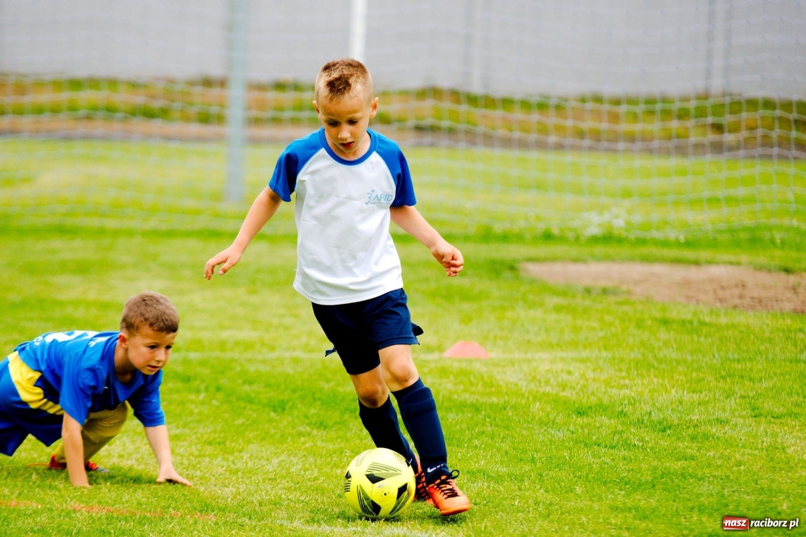 Zdjęcie w galerii na portalu naszraciborz.pl: Walka o każdą piłkę. Ruszyła IX edycja Tworków Cup [FOTO] wiadomości z regionu