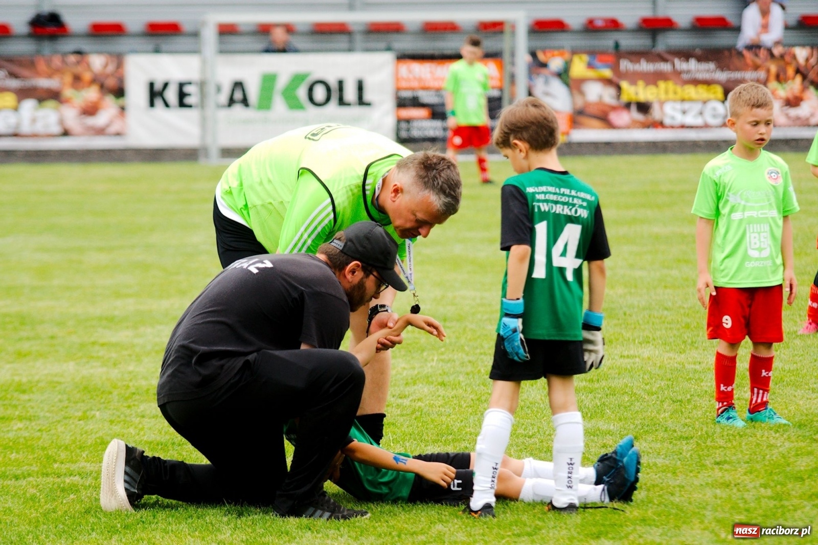Zdjęcie w galerii na portalu naszraciborz.pl: Walka o każdą piłkę. Ruszyła IX edycja Tworków Cup [FOTO] wiadomości z regionu