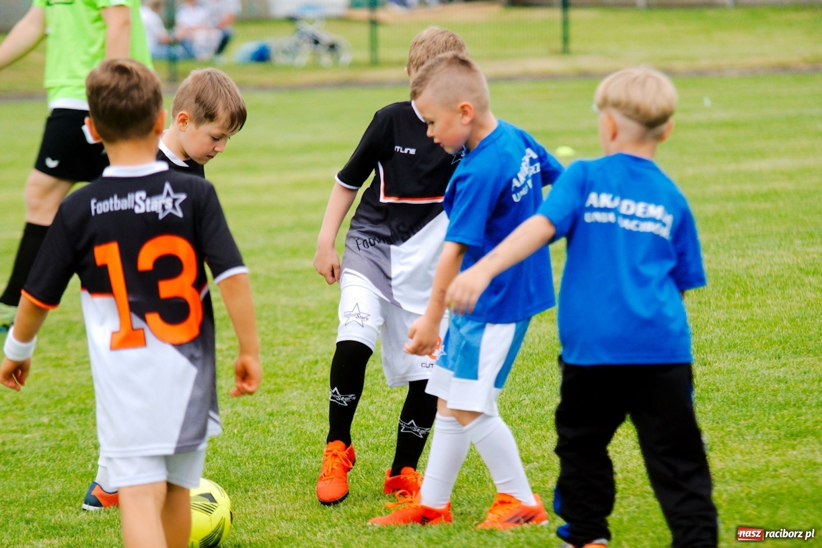 Zdjęcie w galerii na portalu naszraciborz.pl: Walka o każdą piłkę. Ruszyła IX edycja Tworków Cup [FOTO] wiadomości z regionu