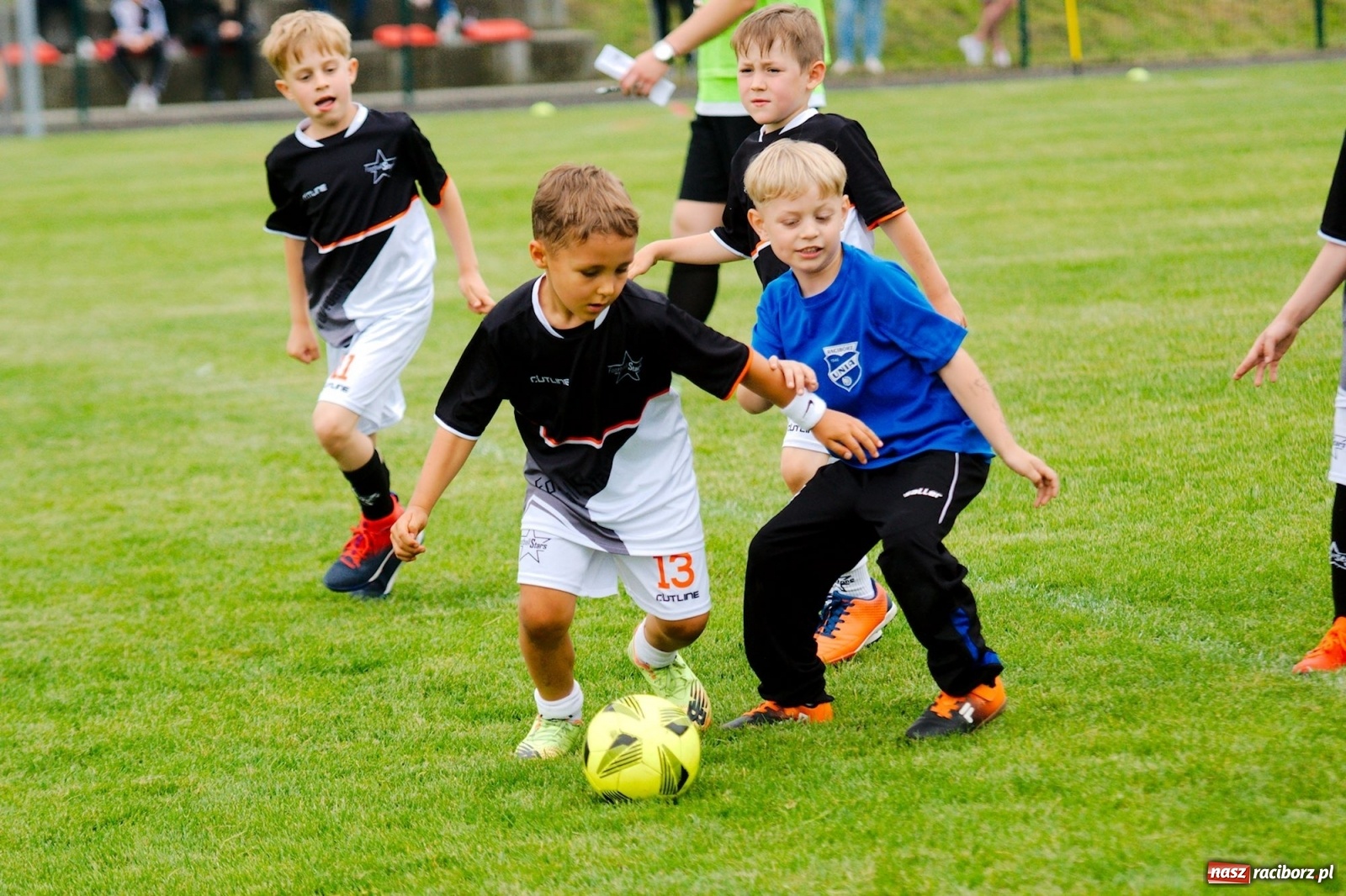 Zdjęcie w galerii na portalu naszraciborz.pl: Walka o każdą piłkę. Ruszyła IX edycja Tworków Cup [FOTO] wiadomości z regionu