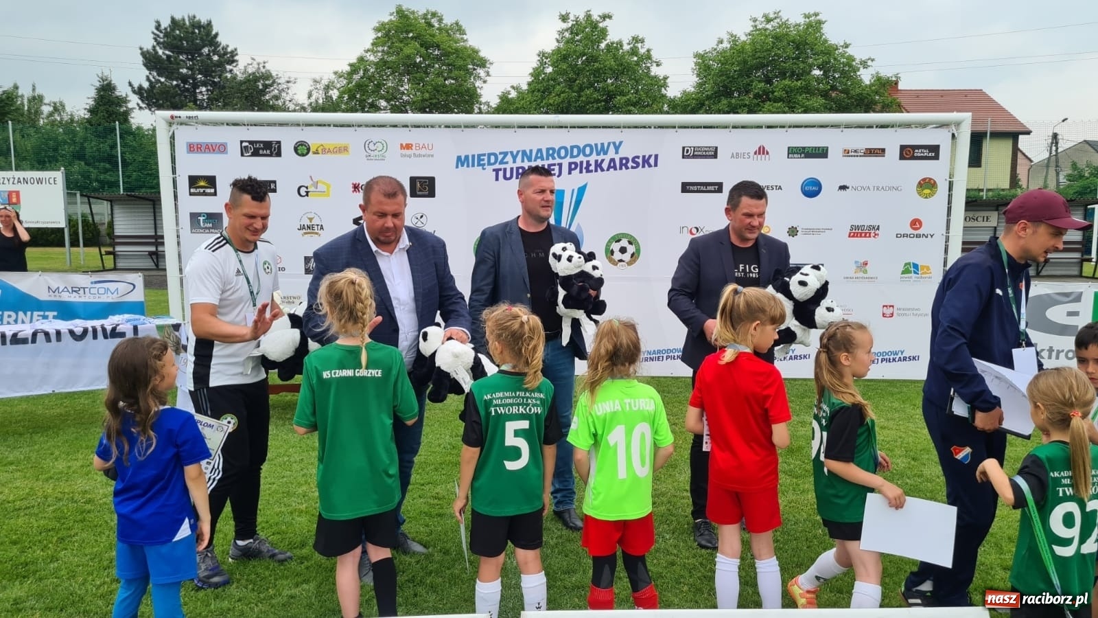 Zdjęcie w galerii na portalu naszraciborz.pl: Walka o każdą piłkę. Ruszyła IX edycja Tworków Cup [FOTO] wiadomości z regionu