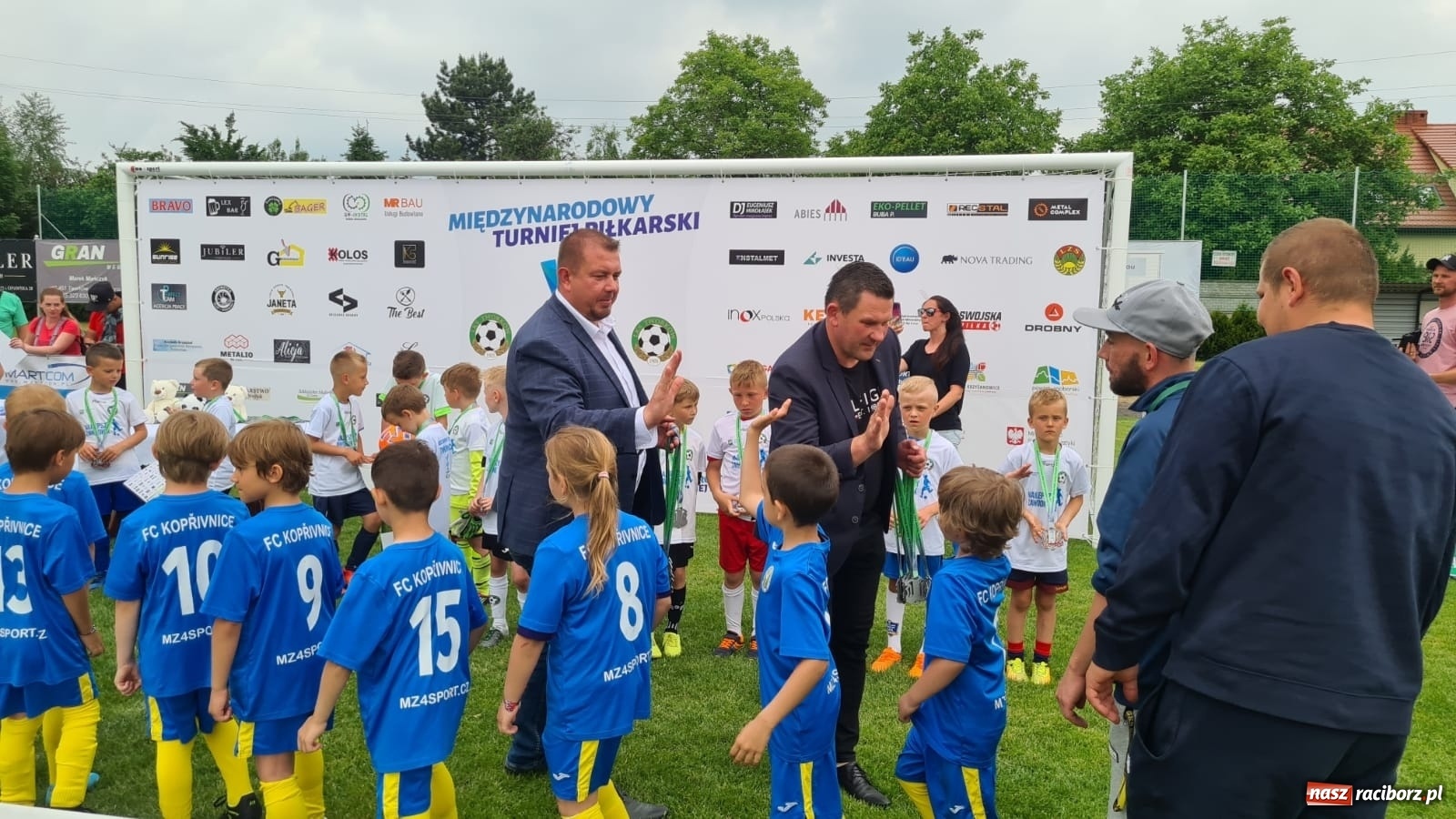 Zdjęcie w galerii na portalu naszraciborz.pl: Walka o każdą piłkę. Ruszyła IX edycja Tworków Cup [FOTO] wiadomości z regionu