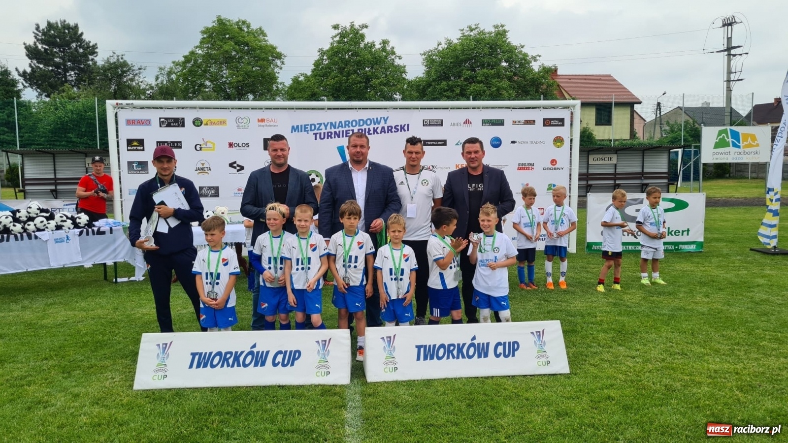 Zdjęcie w galerii na portalu naszraciborz.pl: Walka o każdą piłkę. Ruszyła IX edycja Tworków Cup [FOTO] wiadomości z regionu