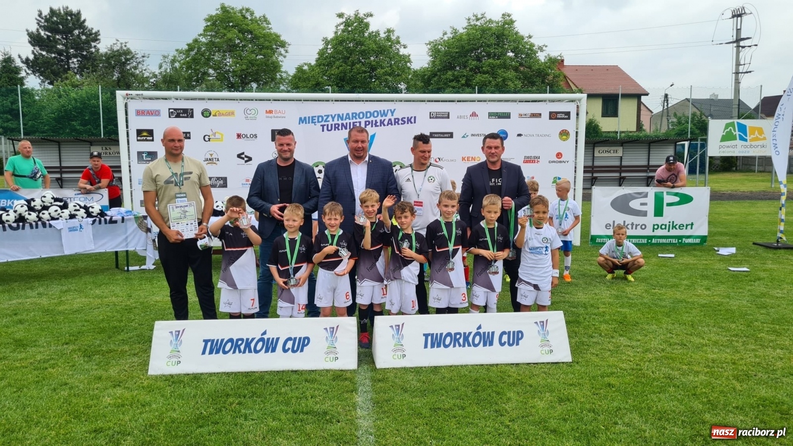 Zdjęcie w galerii na portalu naszraciborz.pl: Walka o każdą piłkę. Ruszyła IX edycja Tworków Cup [FOTO] wiadomości z regionu