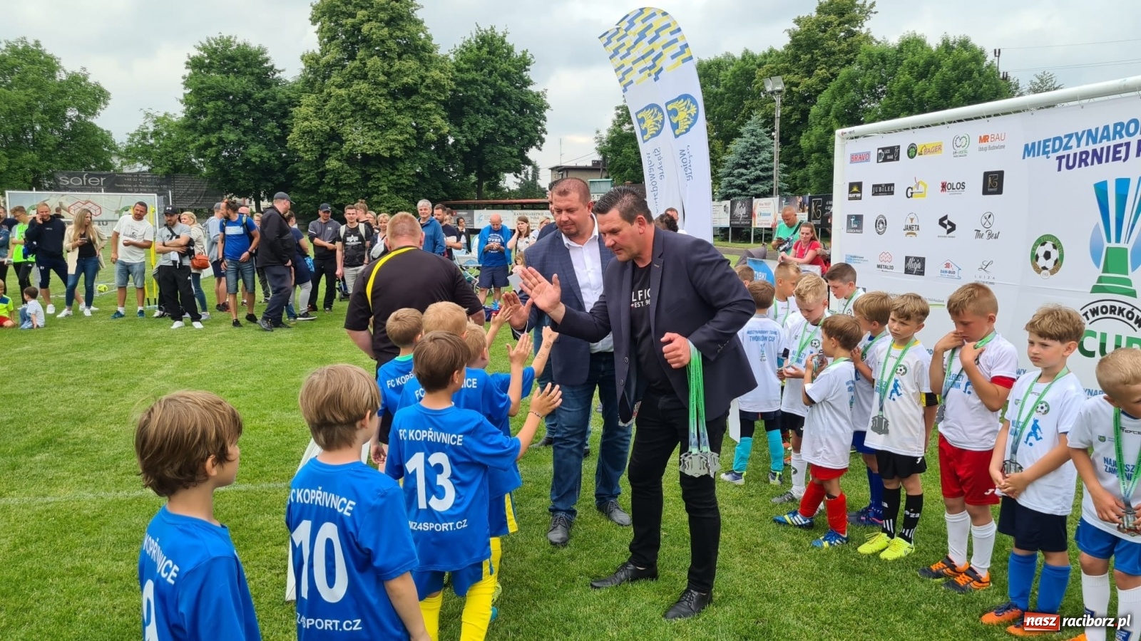 Zdjęcie w galerii na portalu naszraciborz.pl: Walka o każdą piłkę. Ruszyła IX edycja Tworków Cup [FOTO] wiadomości z regionu
