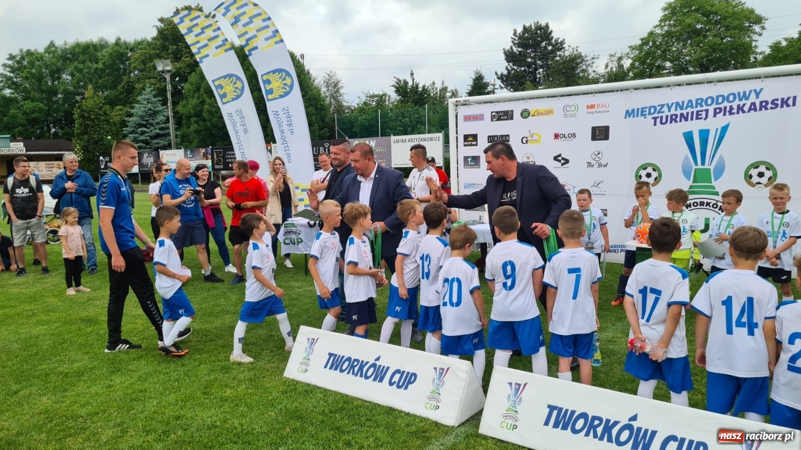 Zdjęcie w galerii na portalu naszraciborz.pl: Walka o każdą piłkę. Ruszyła IX edycja Tworków Cup [FOTO] wiadomości z regionu